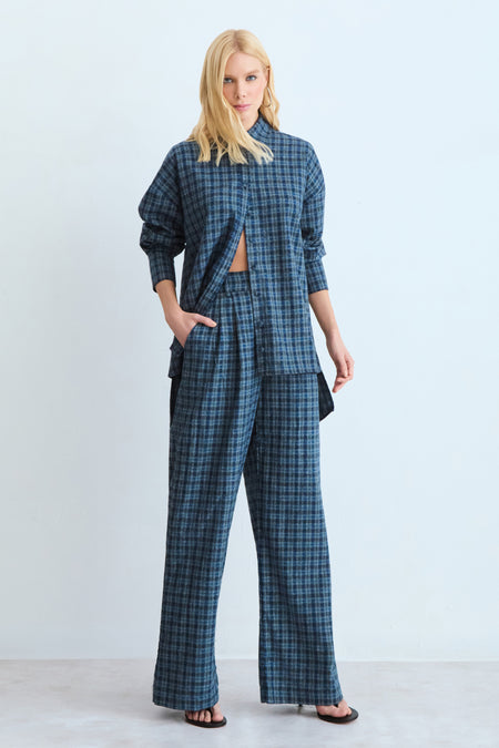 CALCA PANTALONA COM PREGAS FRONTAL XADREZ AZUL