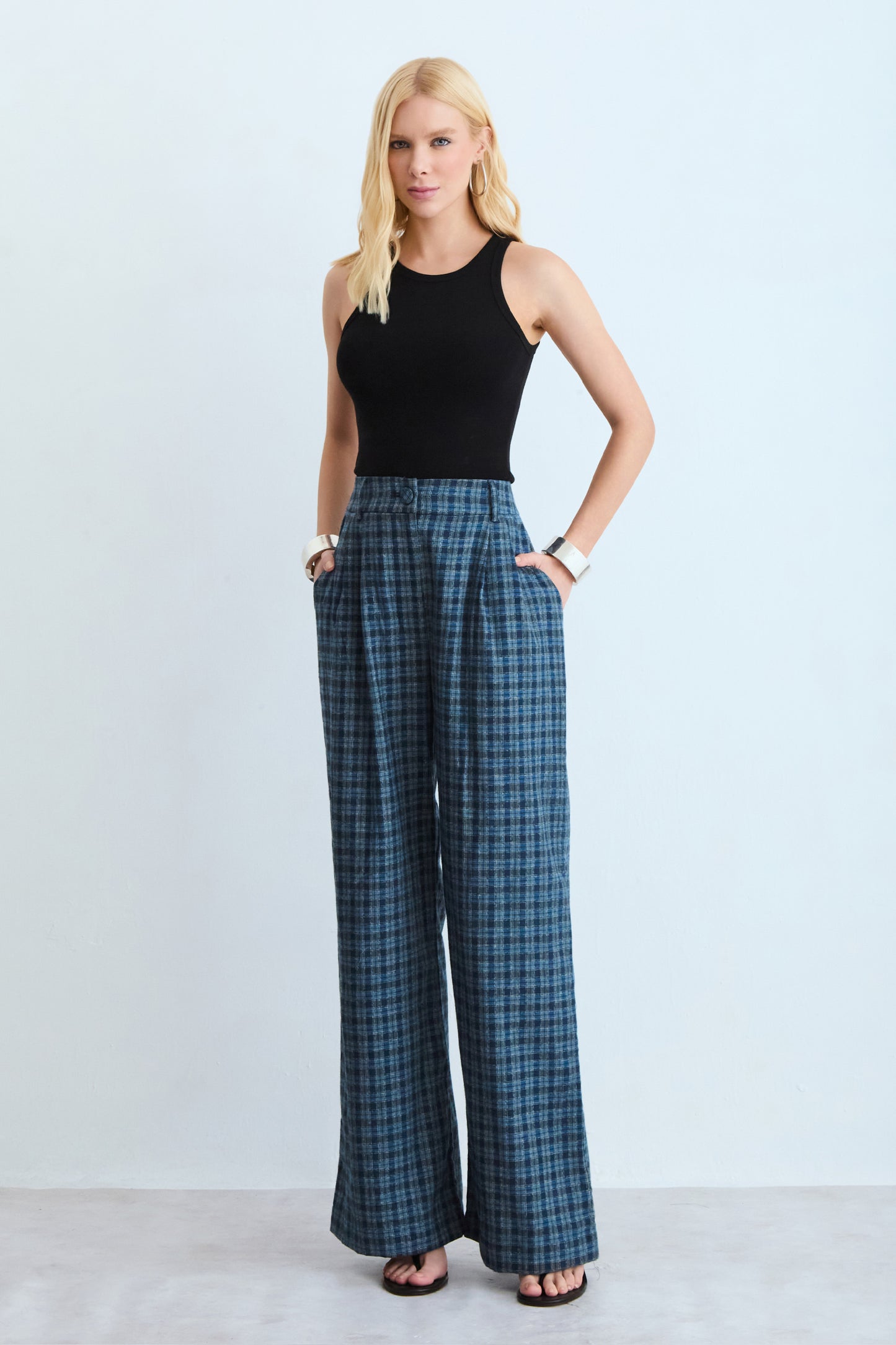 CALCA PANTALONA COM PREGAS FRONTAL XADREZ AZUL