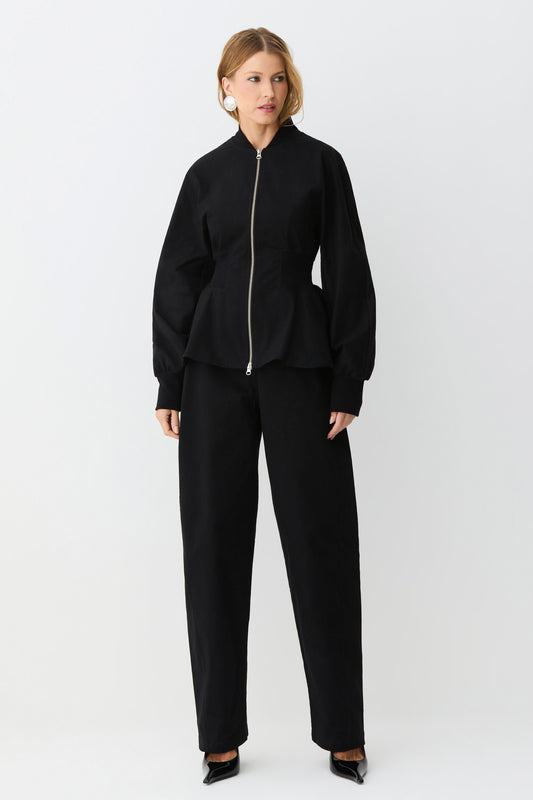 CALCA BAGGY COM ELASTICOS COSTAS E PASSANTES PRETO
