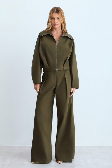 CALCA PANTALONA ESTRUTURADA COM PREGA FRONTAL VERDE MILITAR