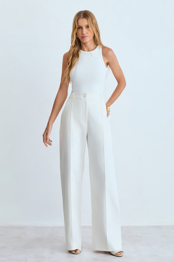 CALCA RETA COM FRISO FRONTAL E BOLSO COSTAS OFF WHITE