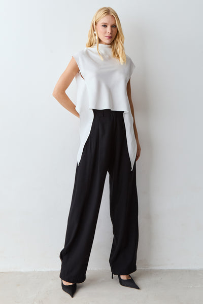 CALCA BAGGY COM DETALHE LATERAL COS PRETO