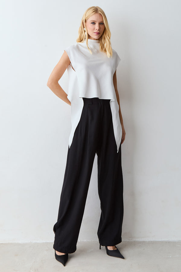 CALCA BAGGY COM DETALHE LATERAL COS PRETO