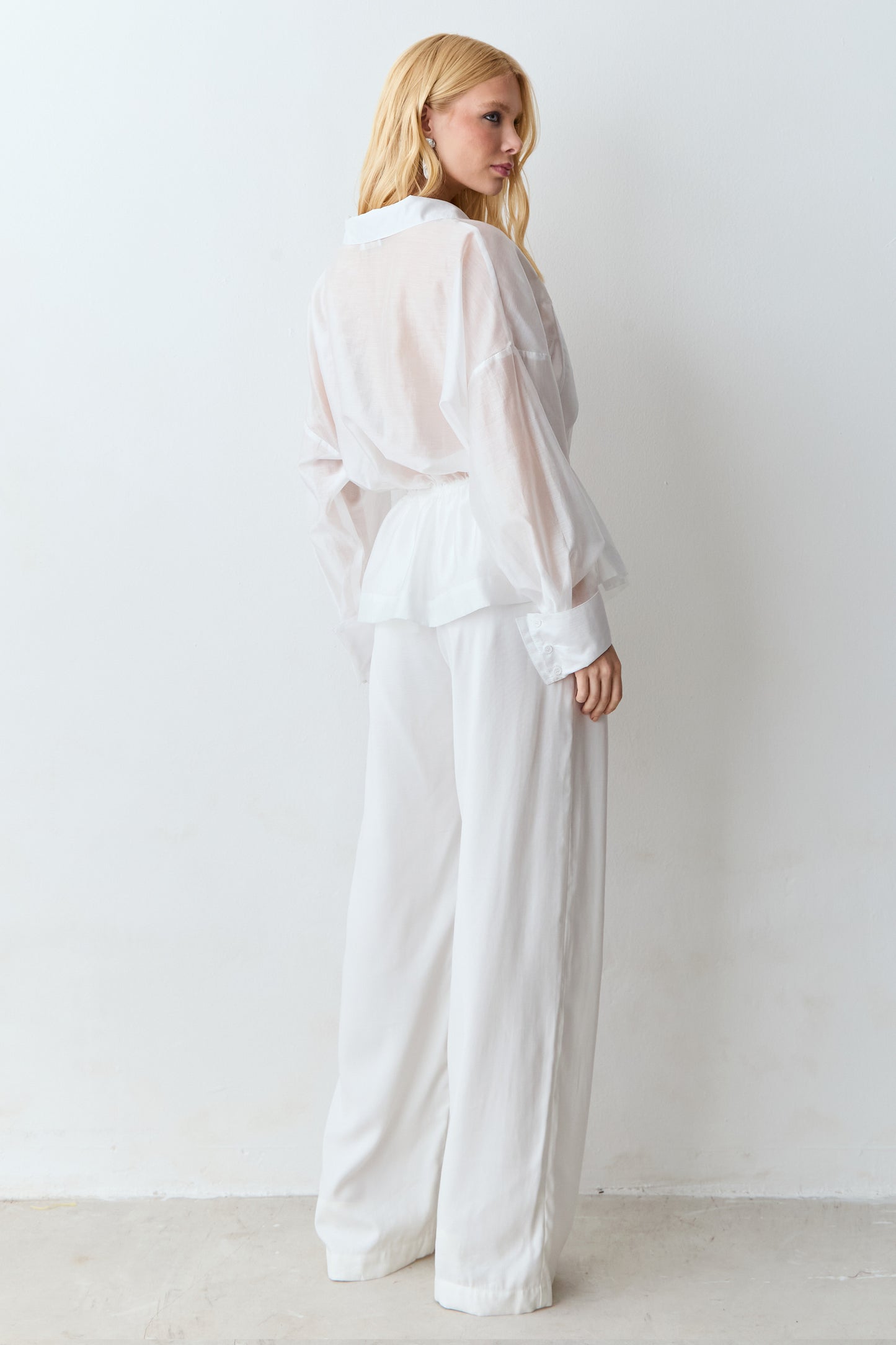 CALCA BAGGY COM DETALHE LATERAL COS OFF WHITE