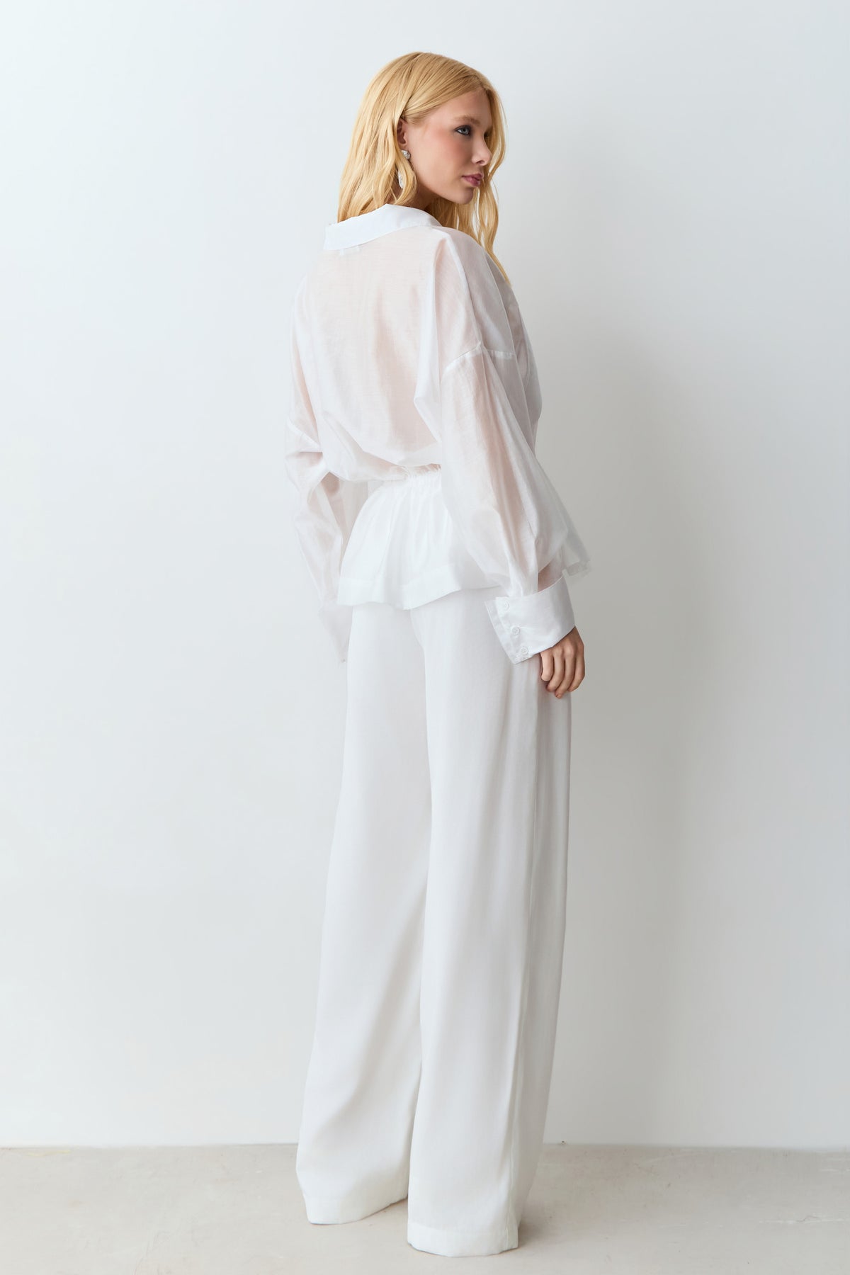 CALCA BAGGY COM DETALHE LATERAL COS OFF WHITE