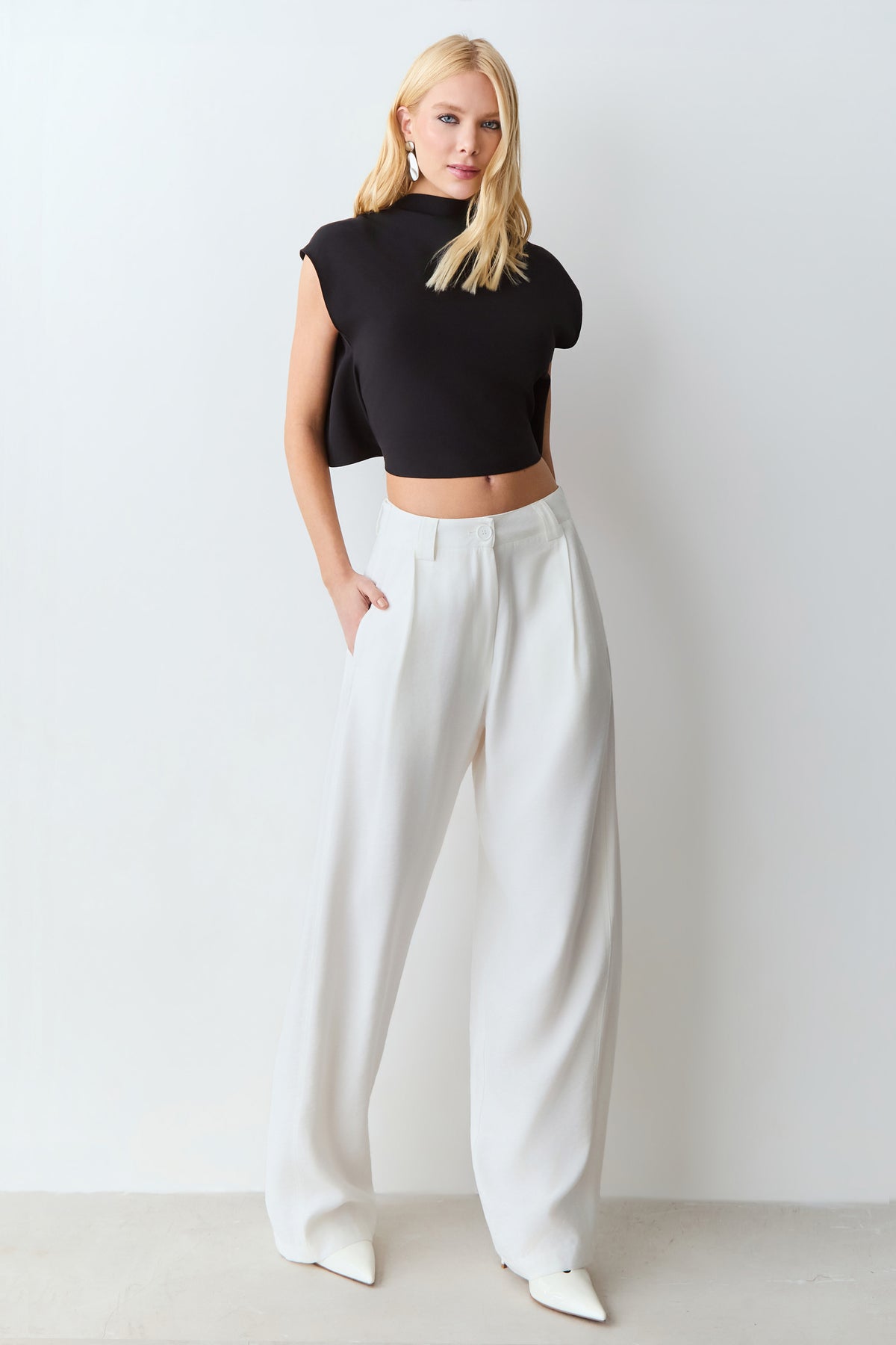 CALCA BAGGY COM DETALHE LATERAL COS OFF WHITE