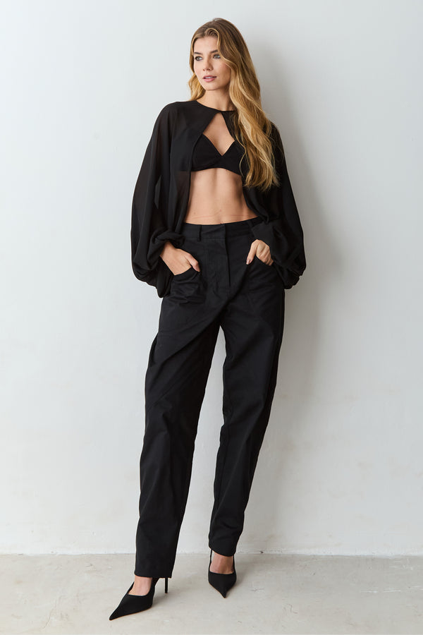 CALCA BAGGY ESTRUTURADA COM BOLSO EMBUTIDO PRETO