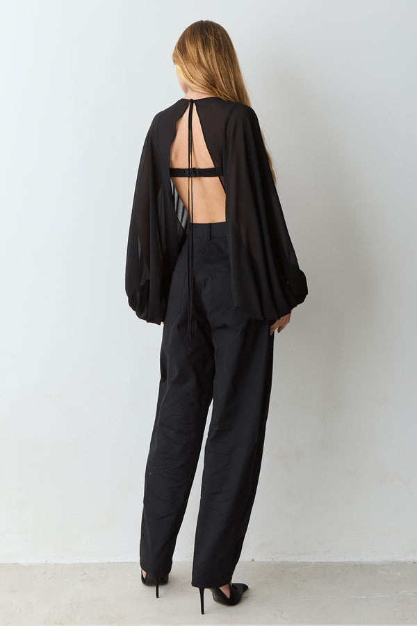 CALCA BAGGY ESTRUTURADA COM BOLSO EMBUTIDO PRETO