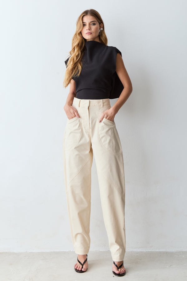 CALCA BAGGY ESTRUTURADA COM BOLSO EMBUTIDO NATURAL