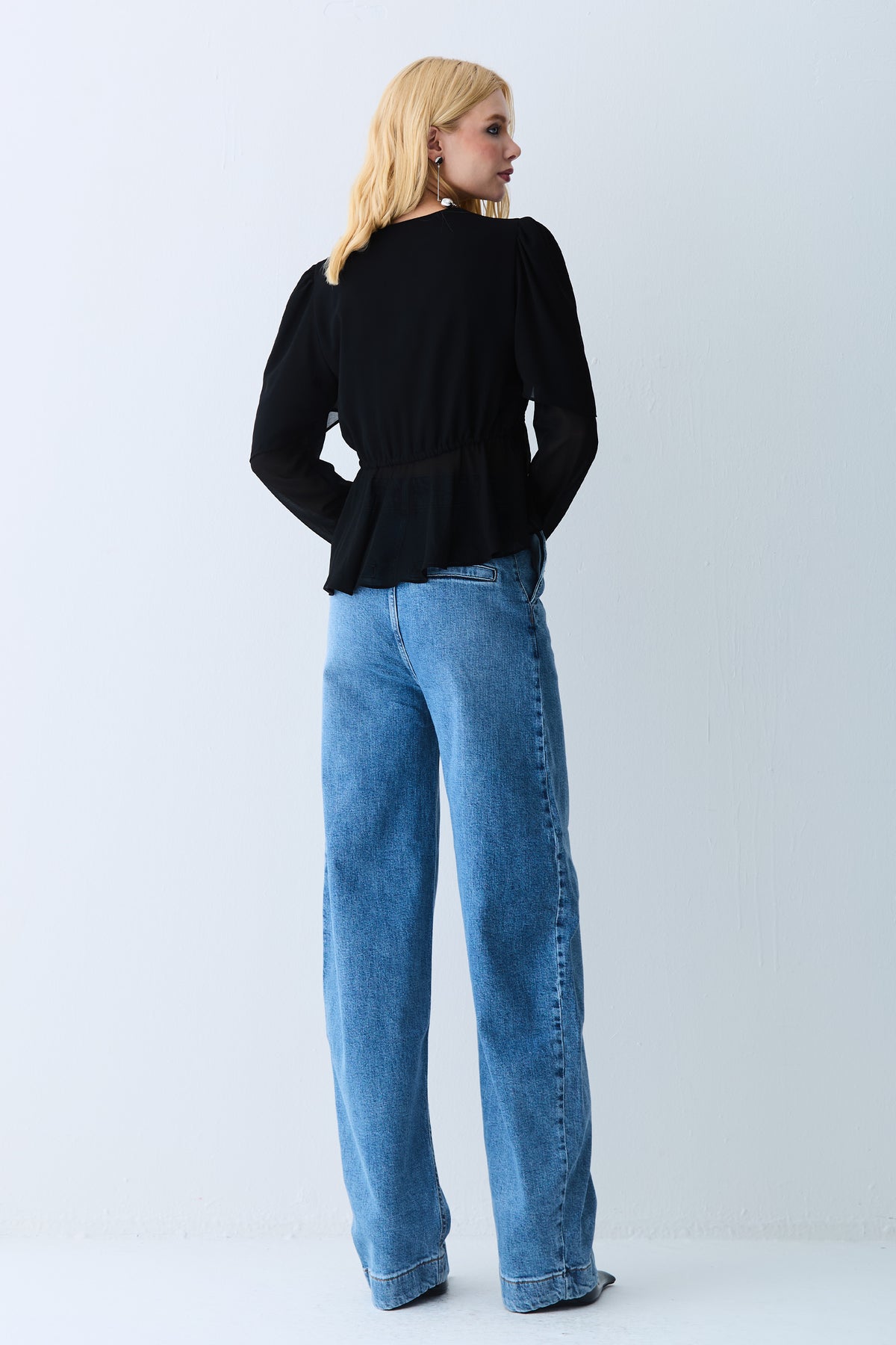 CALCA BAGGY COM RECORTE BARRA AZUL ESCURO JEANS