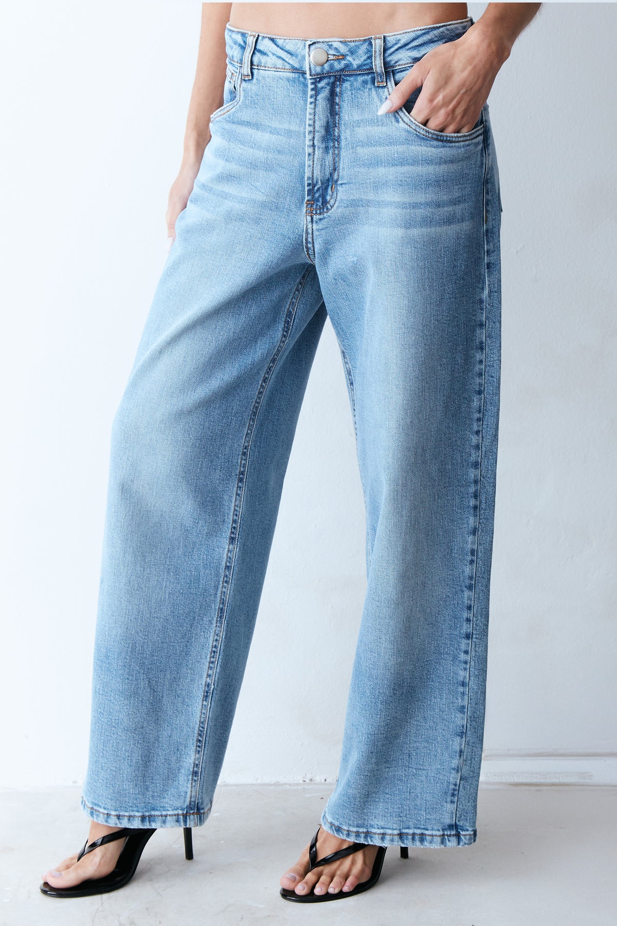 CALCA RETA CINTURA MEDIA AZUL JEANS