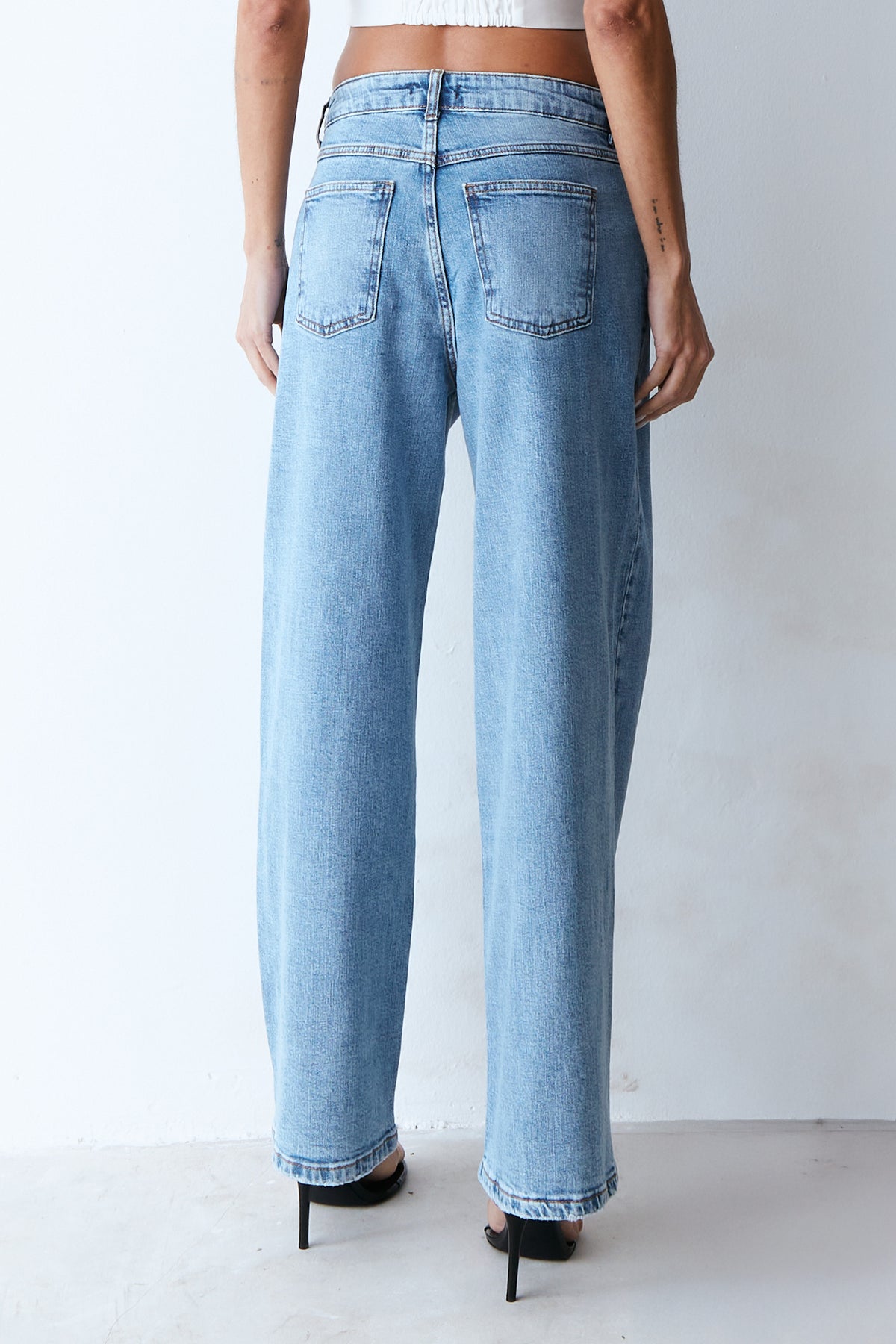 CALCA RETA CINTURA MEDIA AZUL JEANS