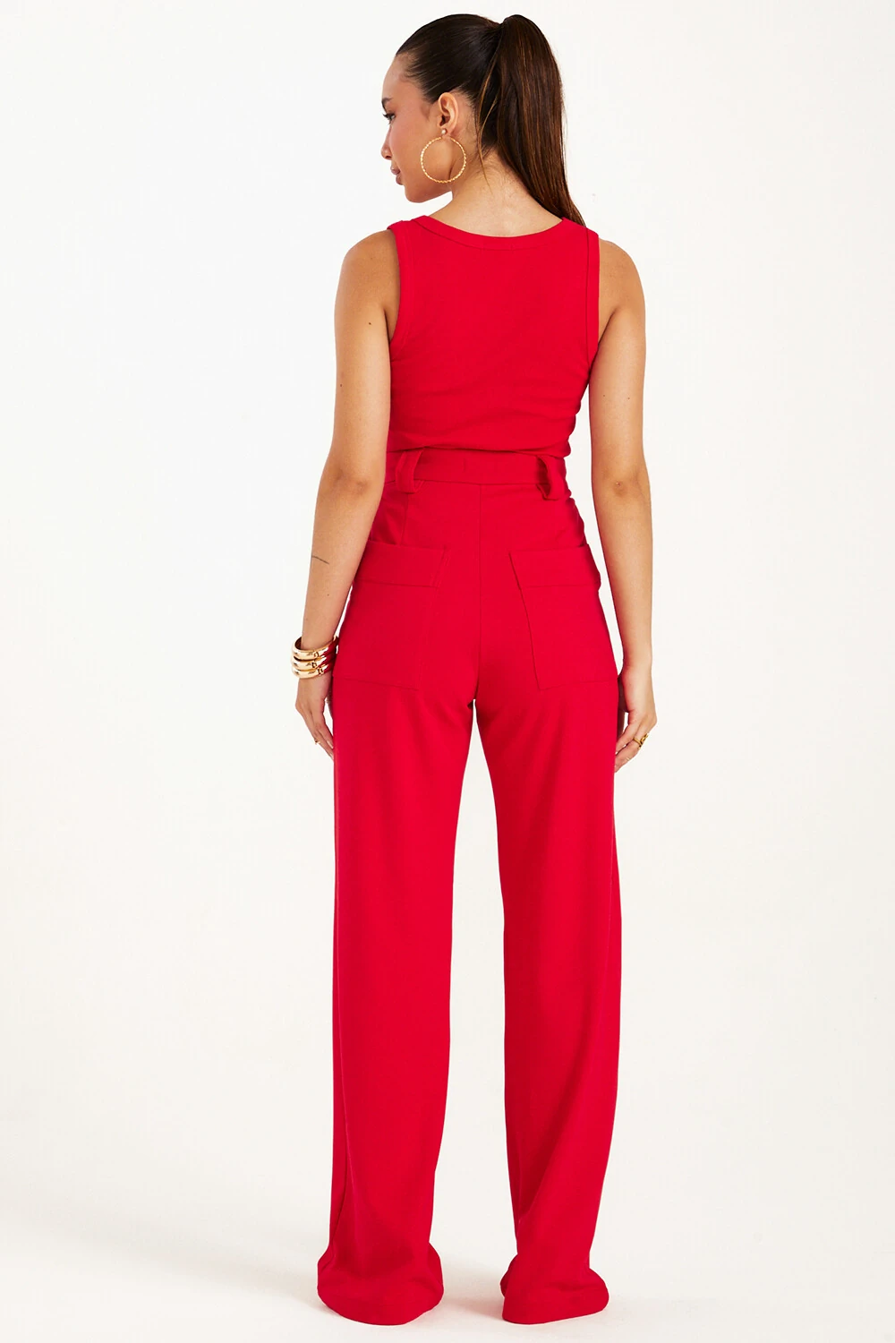 REGATA LONGA COM DECOTE EM U VERMELHO