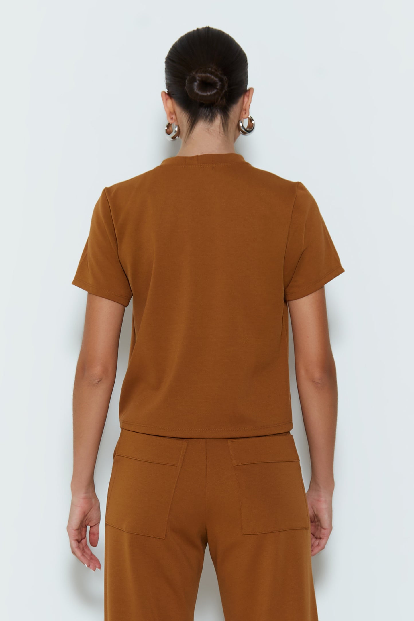 BLUSA MANGA CURTA RETA MARROM CHOCOLATE