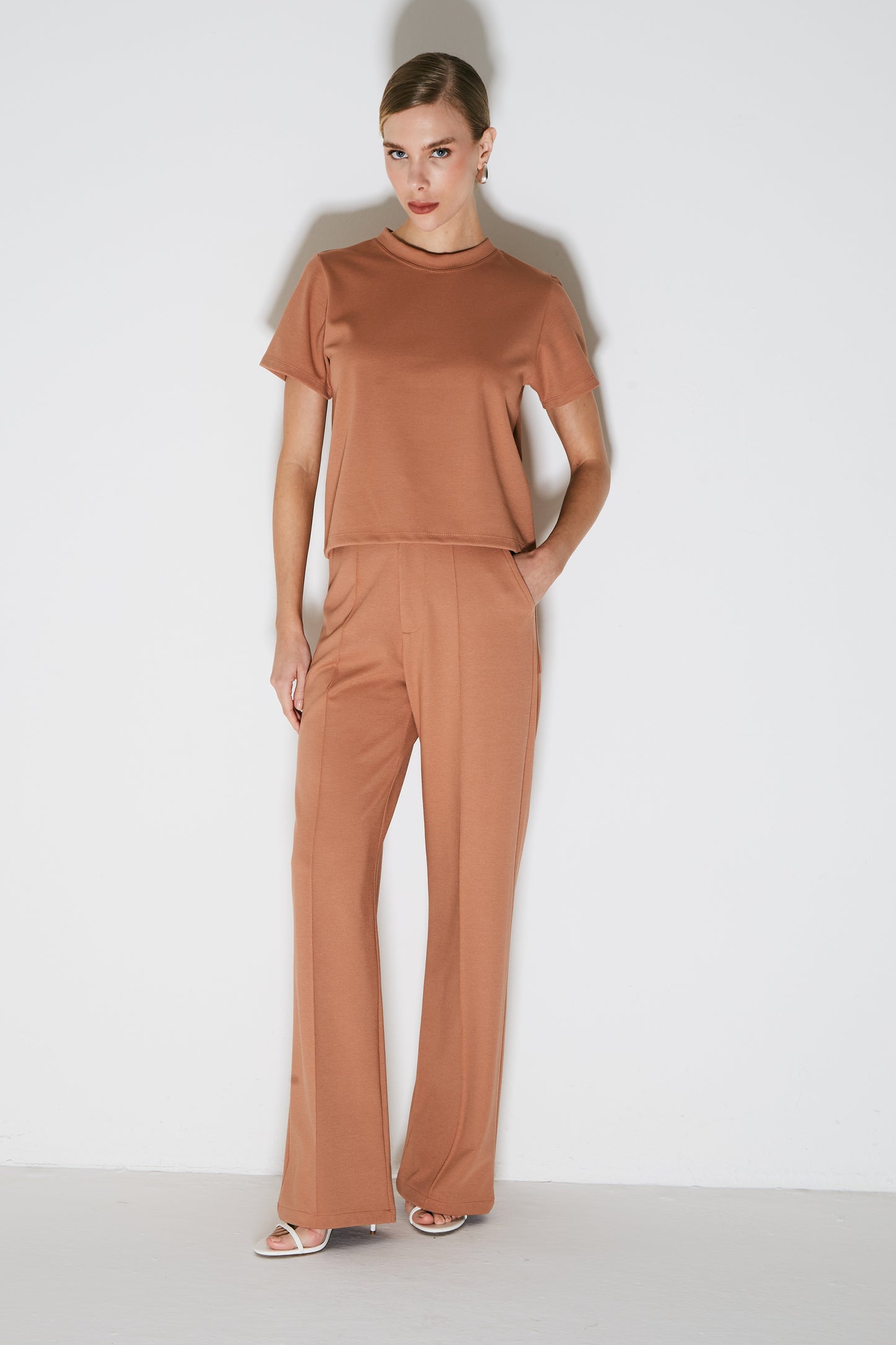 BLUSA MANGA CURTA RETA MOCHA MOUSSE