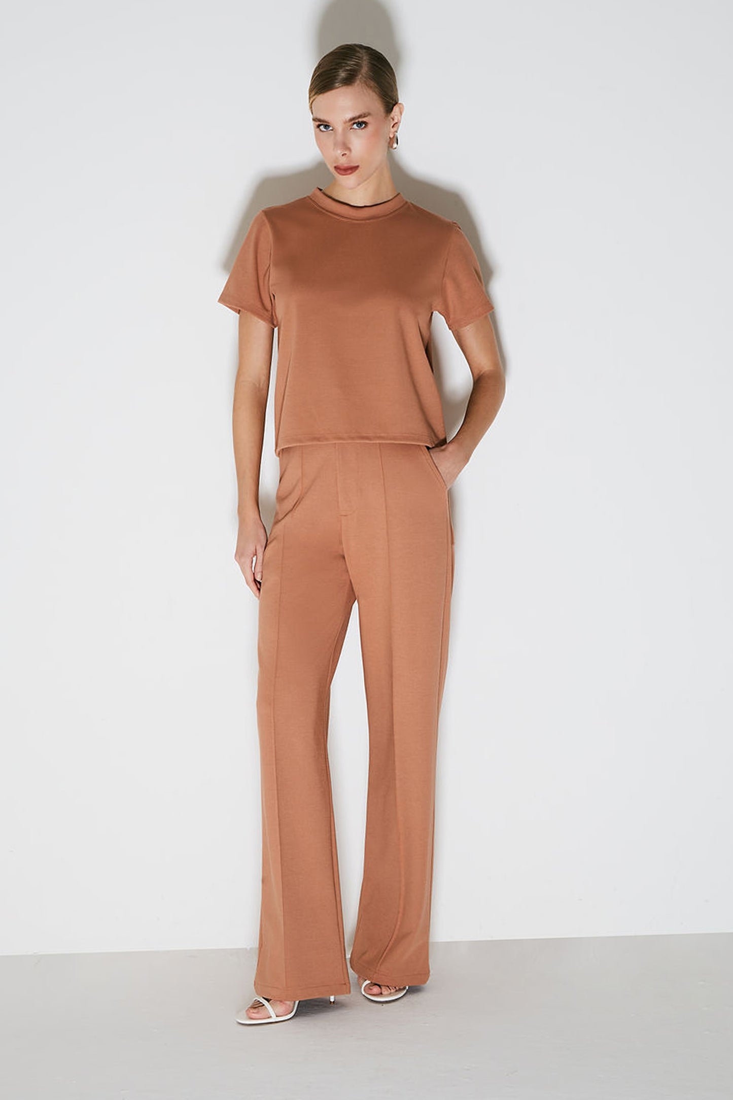 BLUSA MANGA CURTA RETA MOCHA MOUSSE