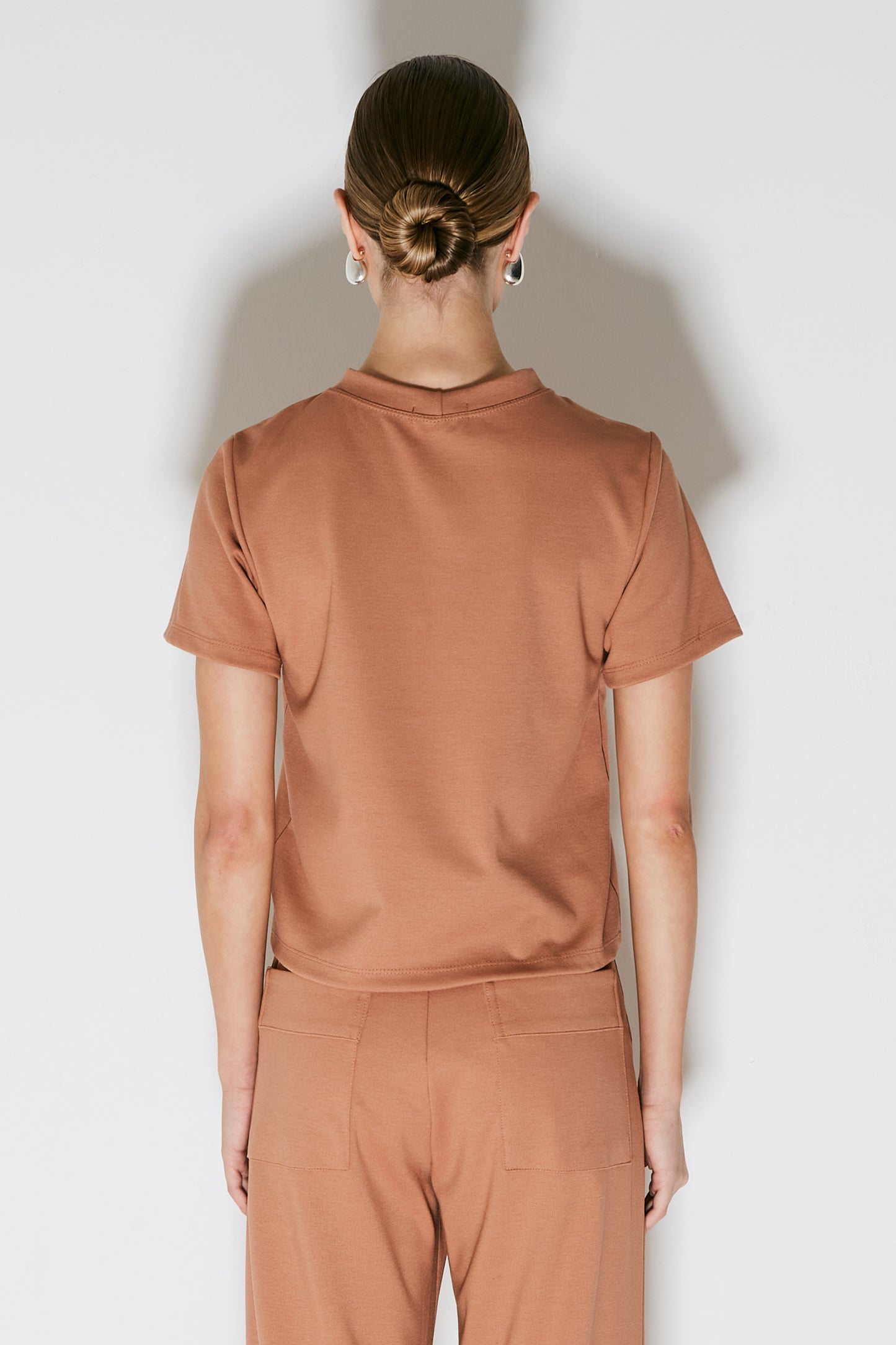 BLUSA MANGA CURTA RETA MOCHA MOUSSE