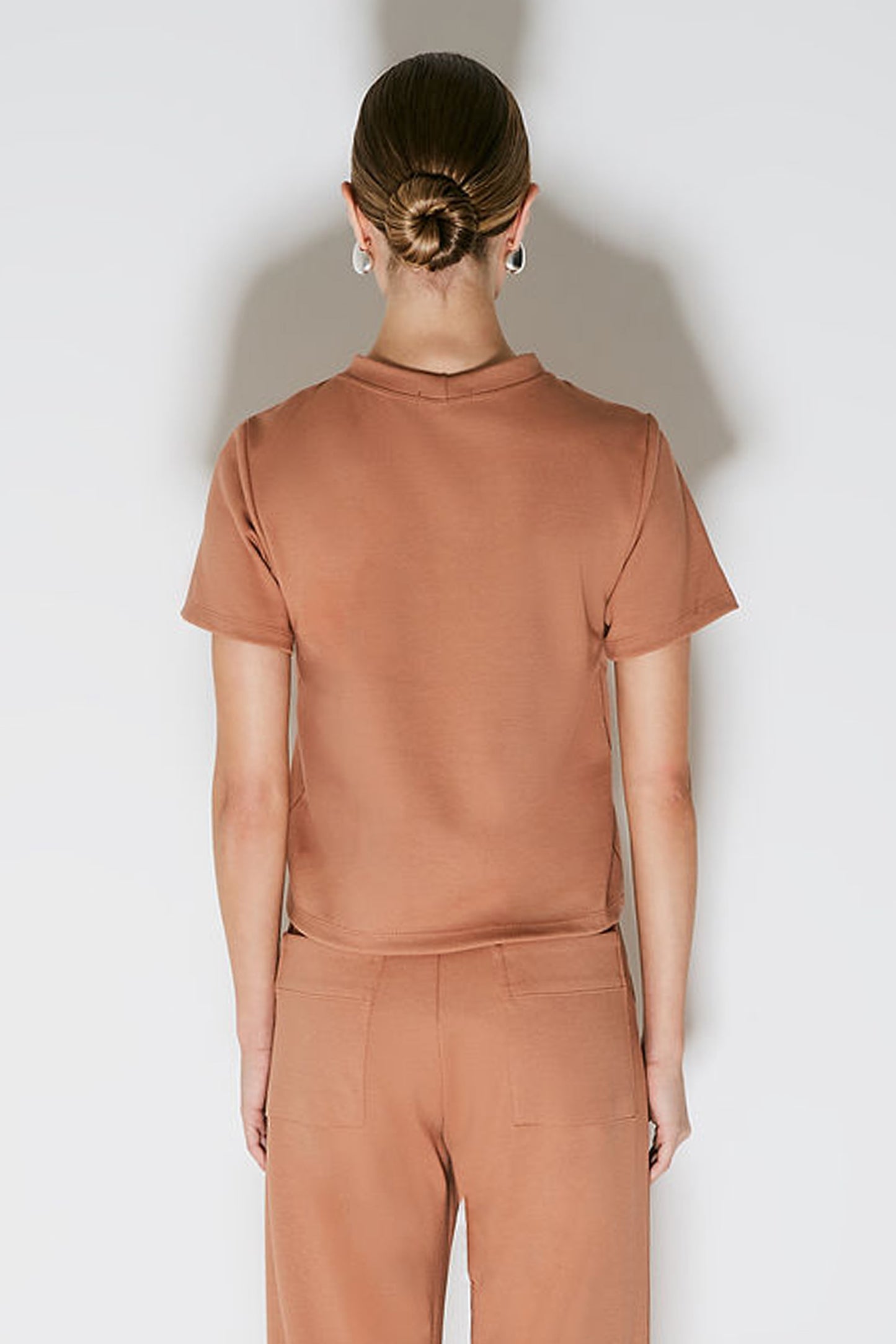 BLUSA MANGA CURTA RETA MOCHA MOUSSE