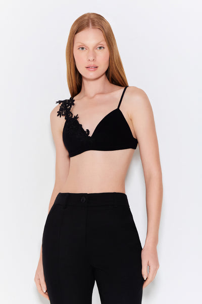 TOP DE ALCA FINA COM RENDA PRETO
