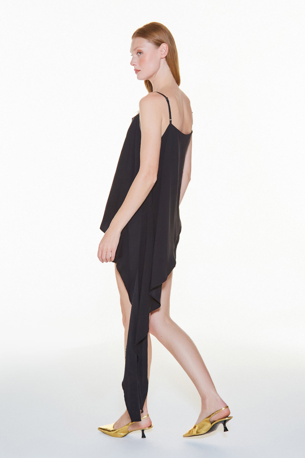 BLUSA DE ALCA ASSIMETRICA COM FENDA PRETO