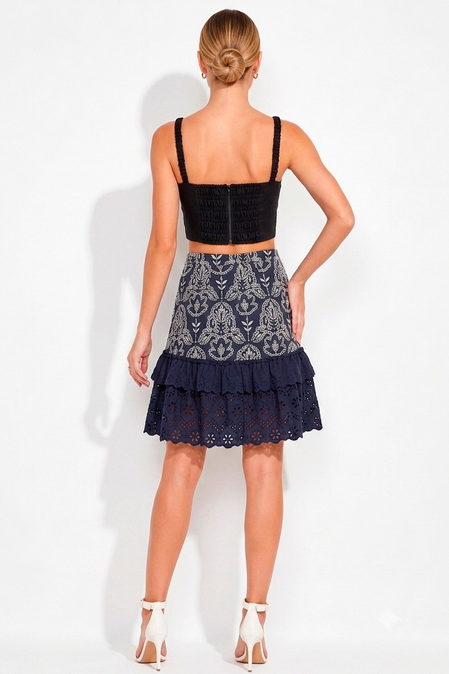 SAIA CURTA EVASÊ COM BABADO DE LAISE BORDADO AZUL MARINHO