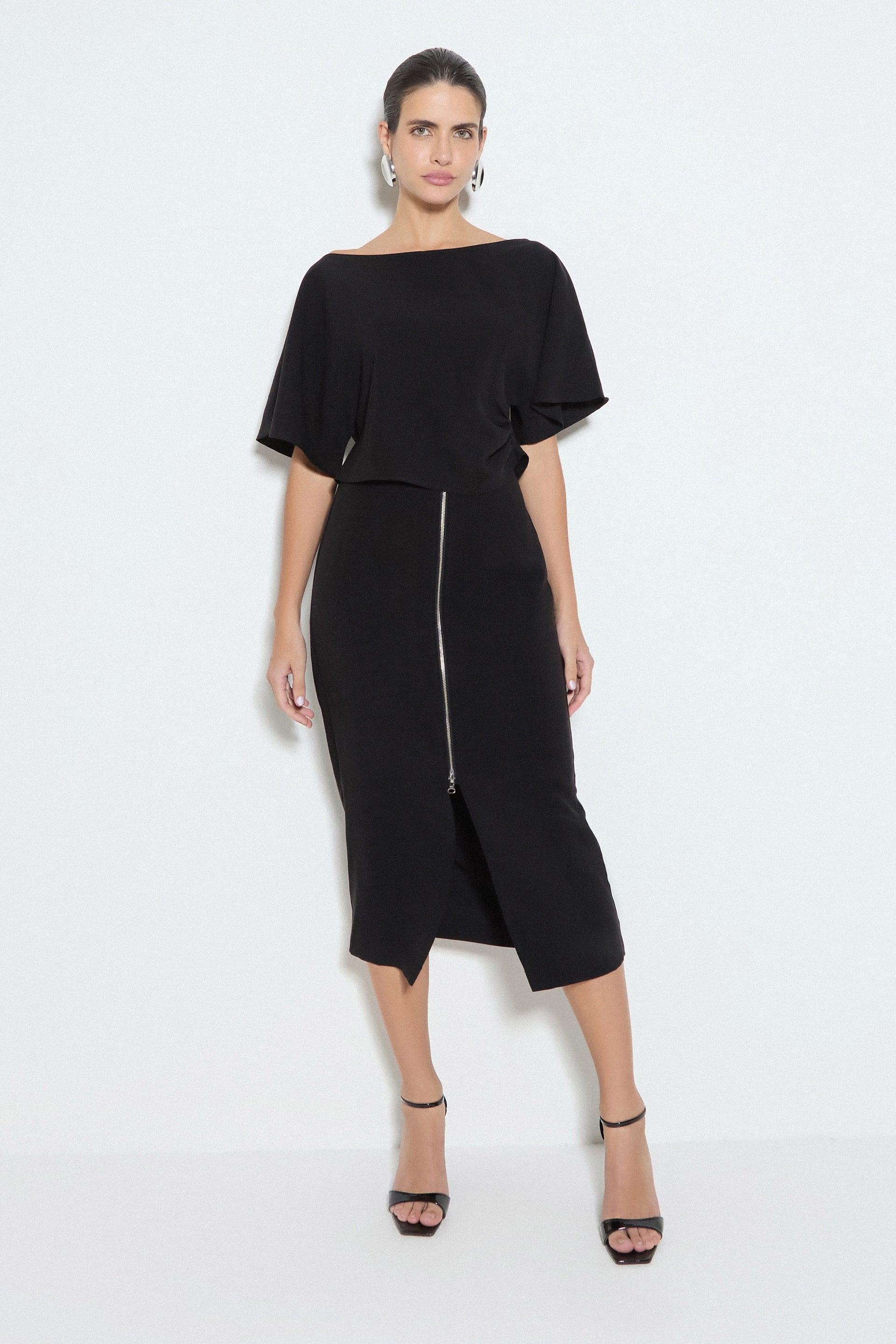 SAIA MIDI COM ZIPER DE METAL FRONTAL PRETO – Zen Oficial