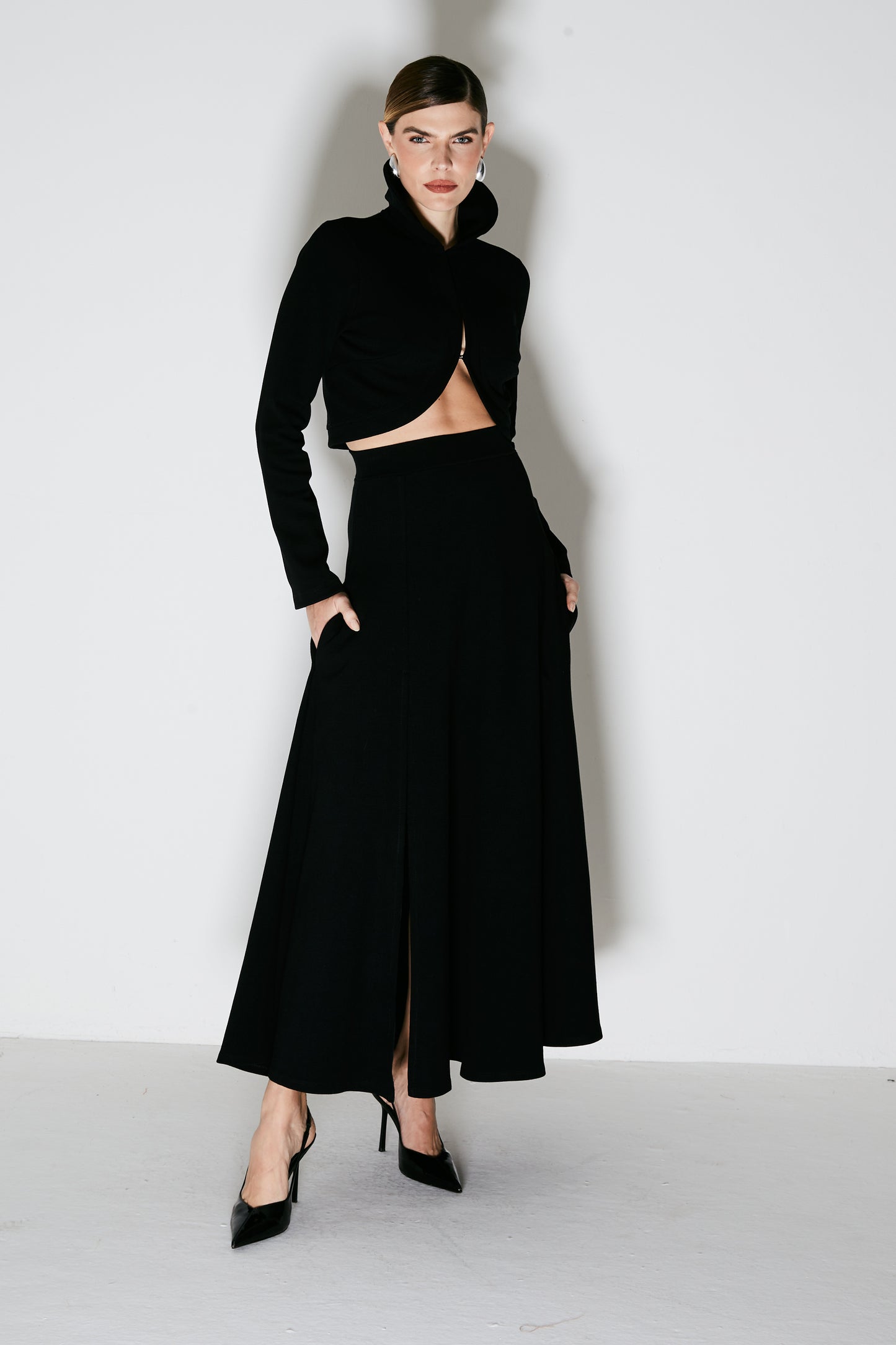 SAIA MIDI COM ELASTICO NA CINTURA BARRA AMPLA PRETO