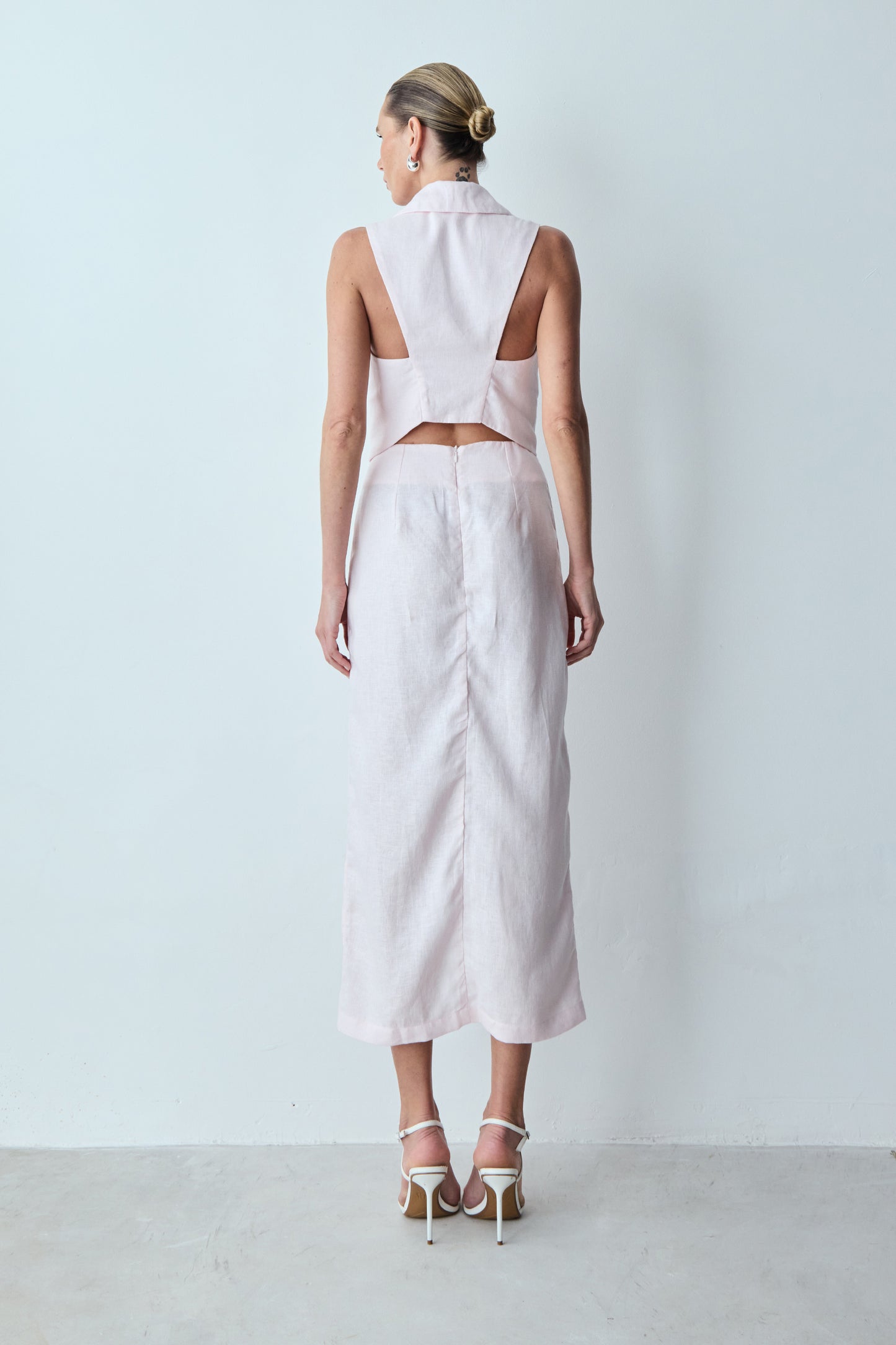 SAIA MIDI COM BOTAO FENDA E BOLSO FRONTAL ROSA CELESTIAL