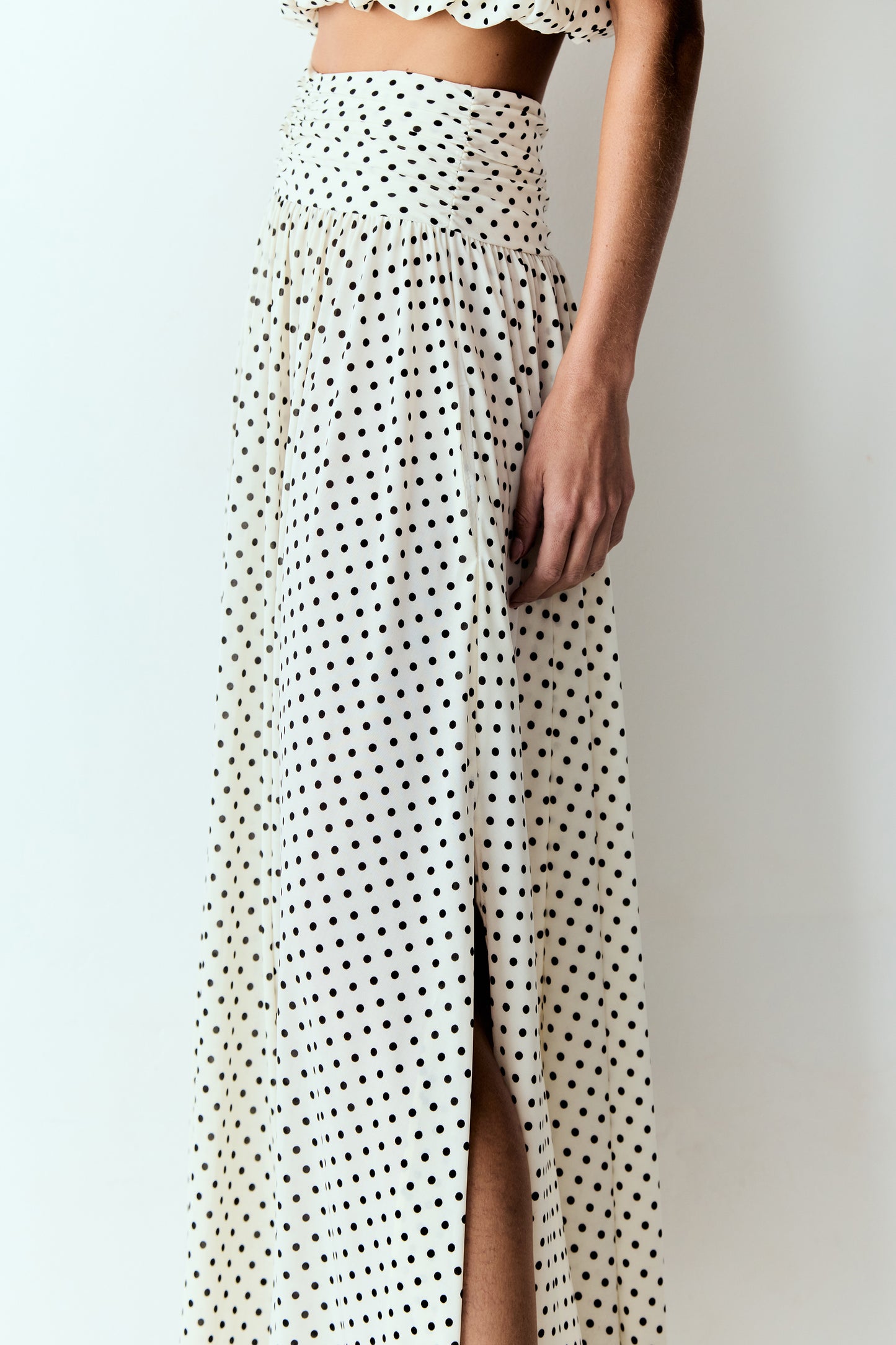 SAIA MIDI AMPLA COM COS LARGO E FRANZIDO POÁ OFF WHITE