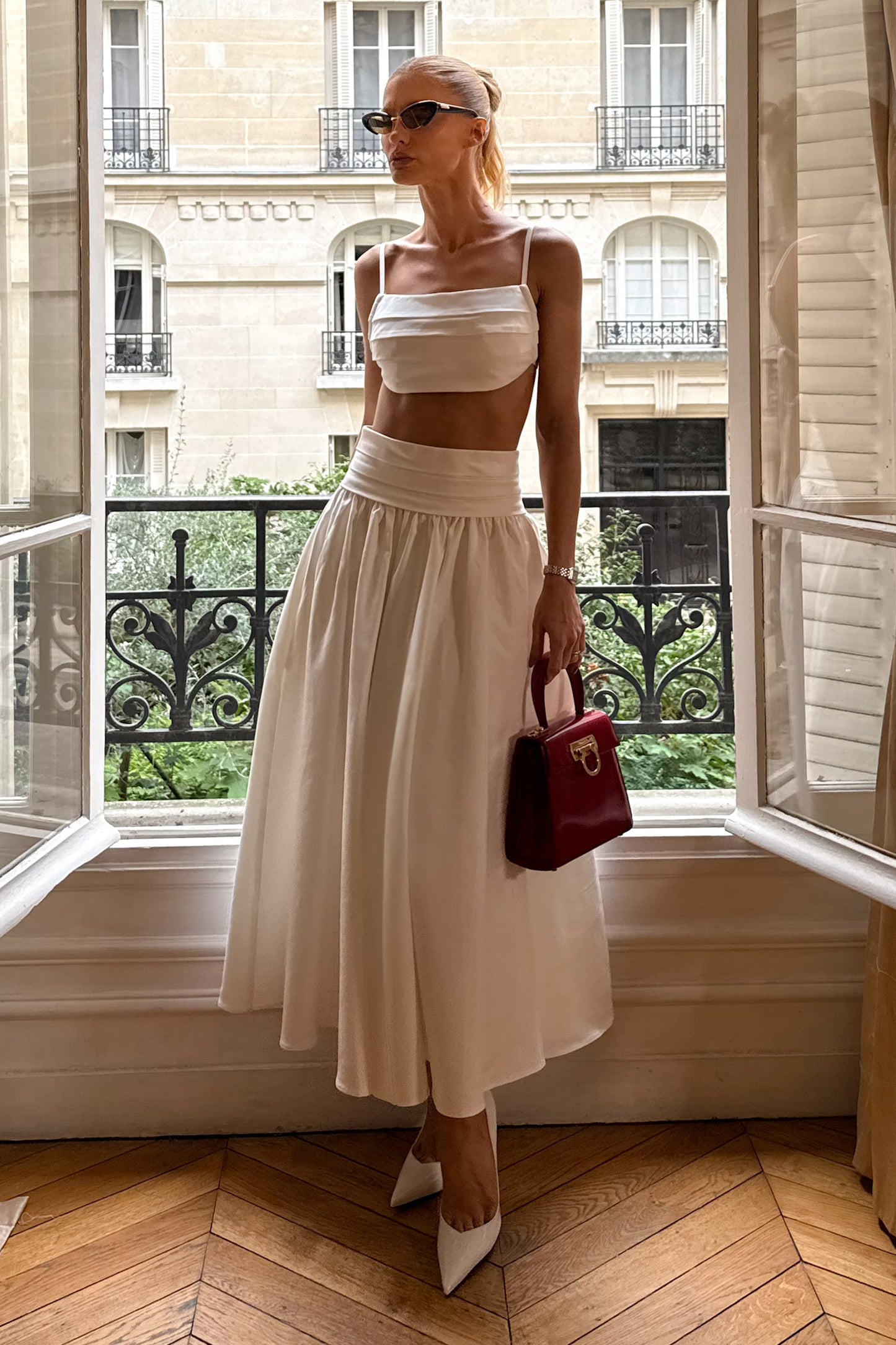 SAIA MIDI AMPLA COM COS LARGO ACINTURADO OFF WHITE
