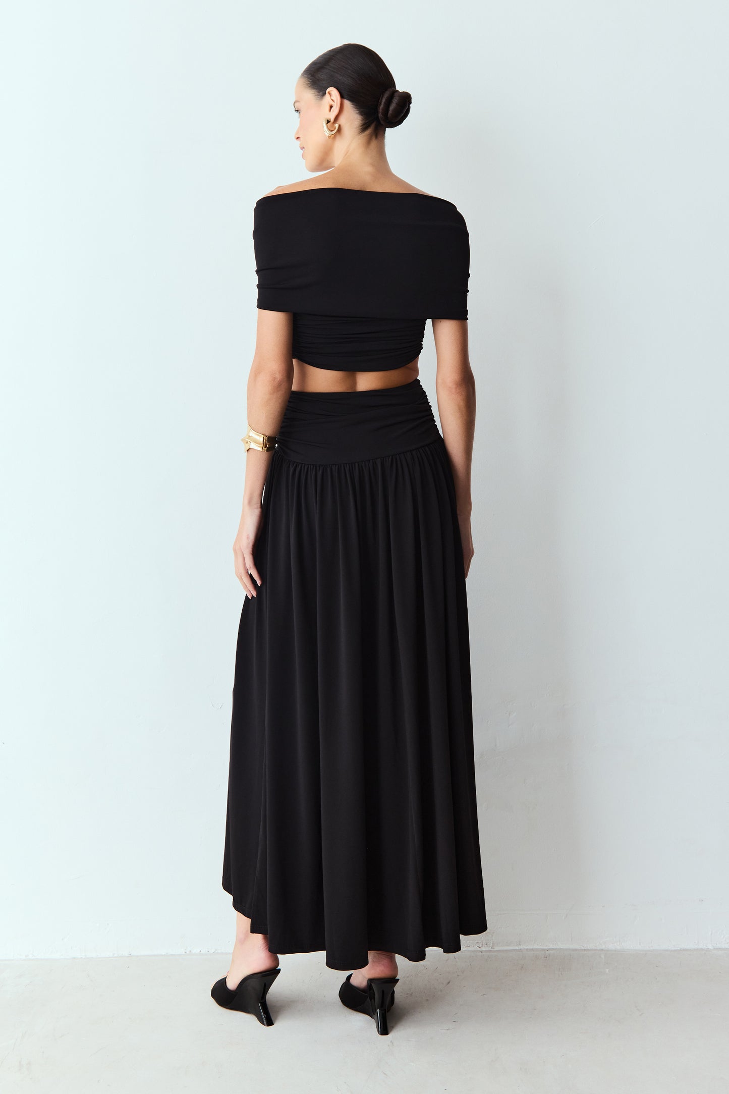 SAIA MIDI AMPLA COS LARGO COM DETALHE PRETO