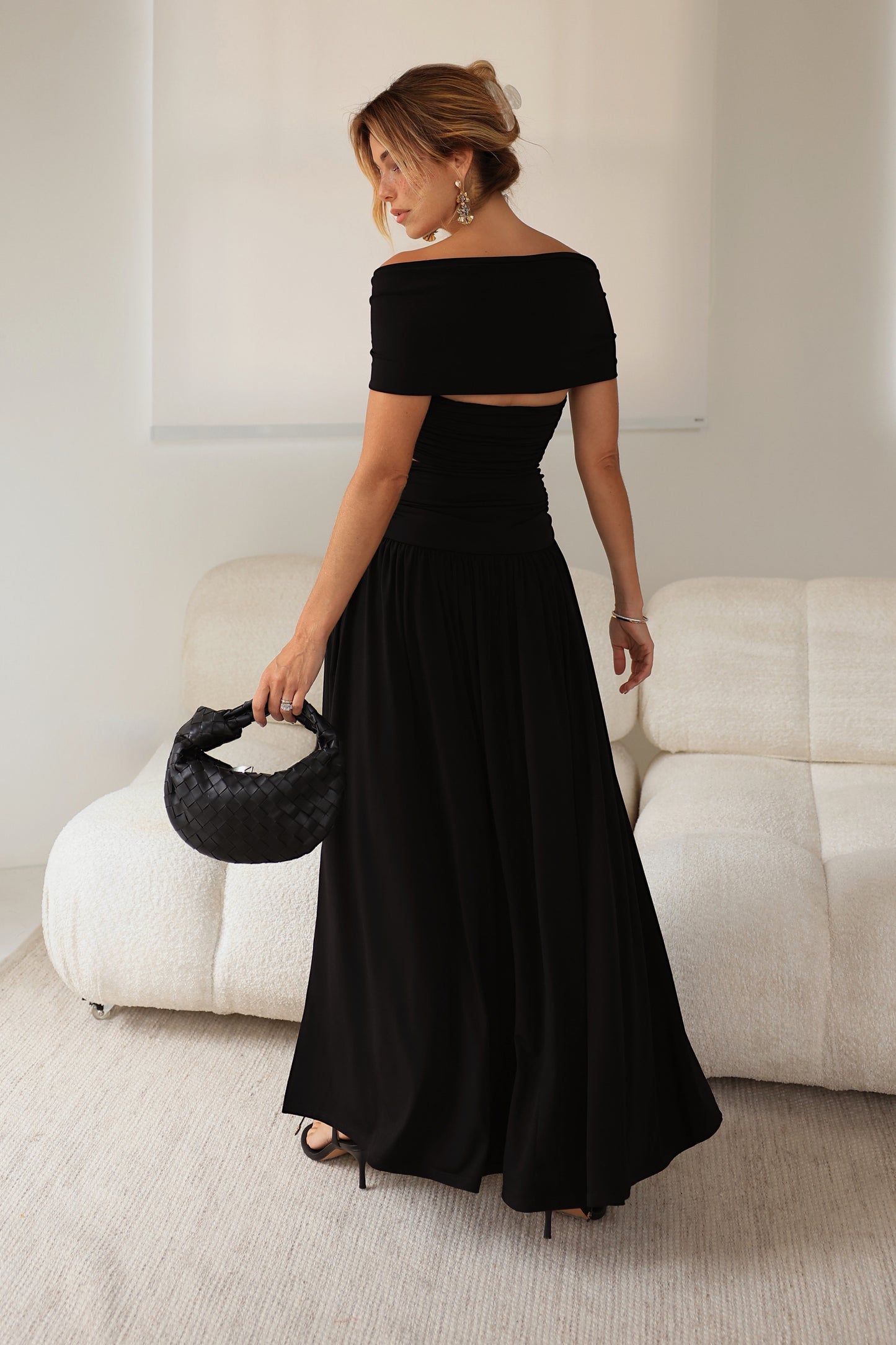 SAIA MIDI AMPLA COS LARGO COM DETALHE PRETO