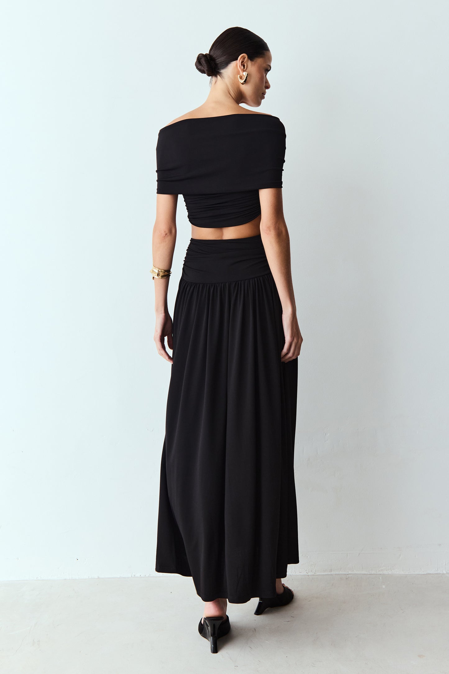 SAIA MIDI AMPLA COS LARGO COM DETALHE PRETO