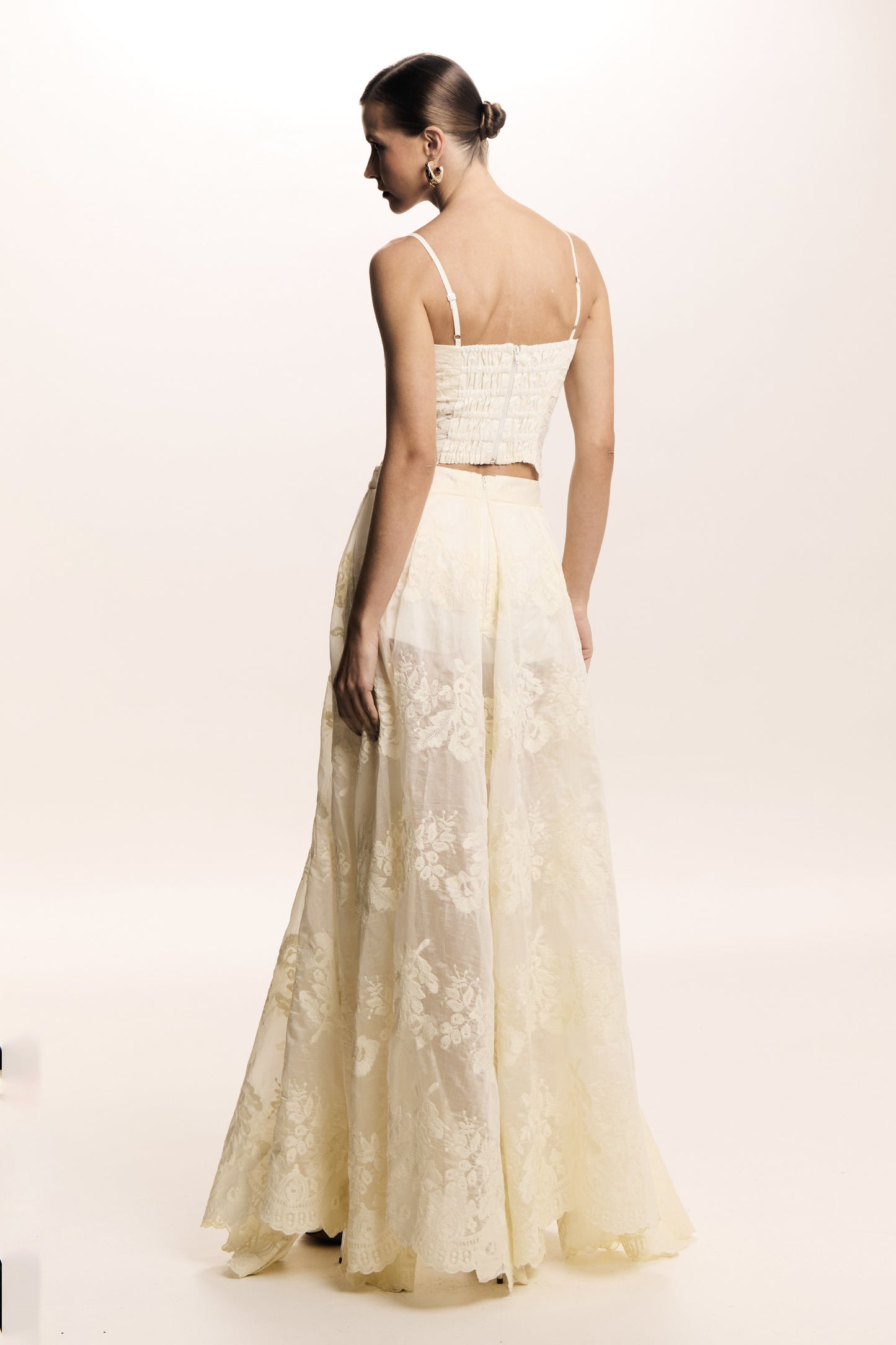 SAIA MIDI COM COS MEDIO BARRA AMPLA BORDADO CREME