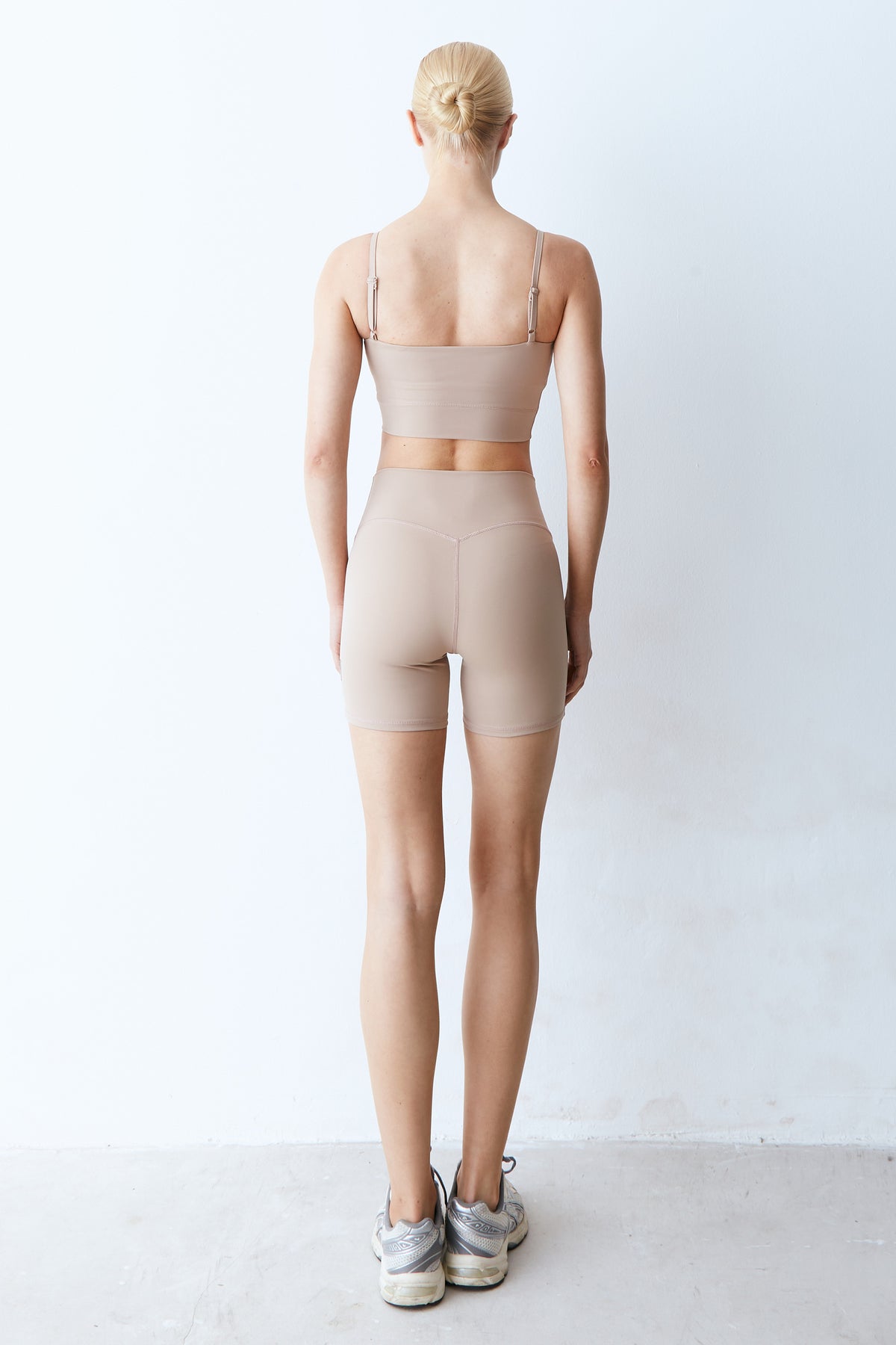 SHORTS CINTURA ALTA COM COS MEDIO KAKI