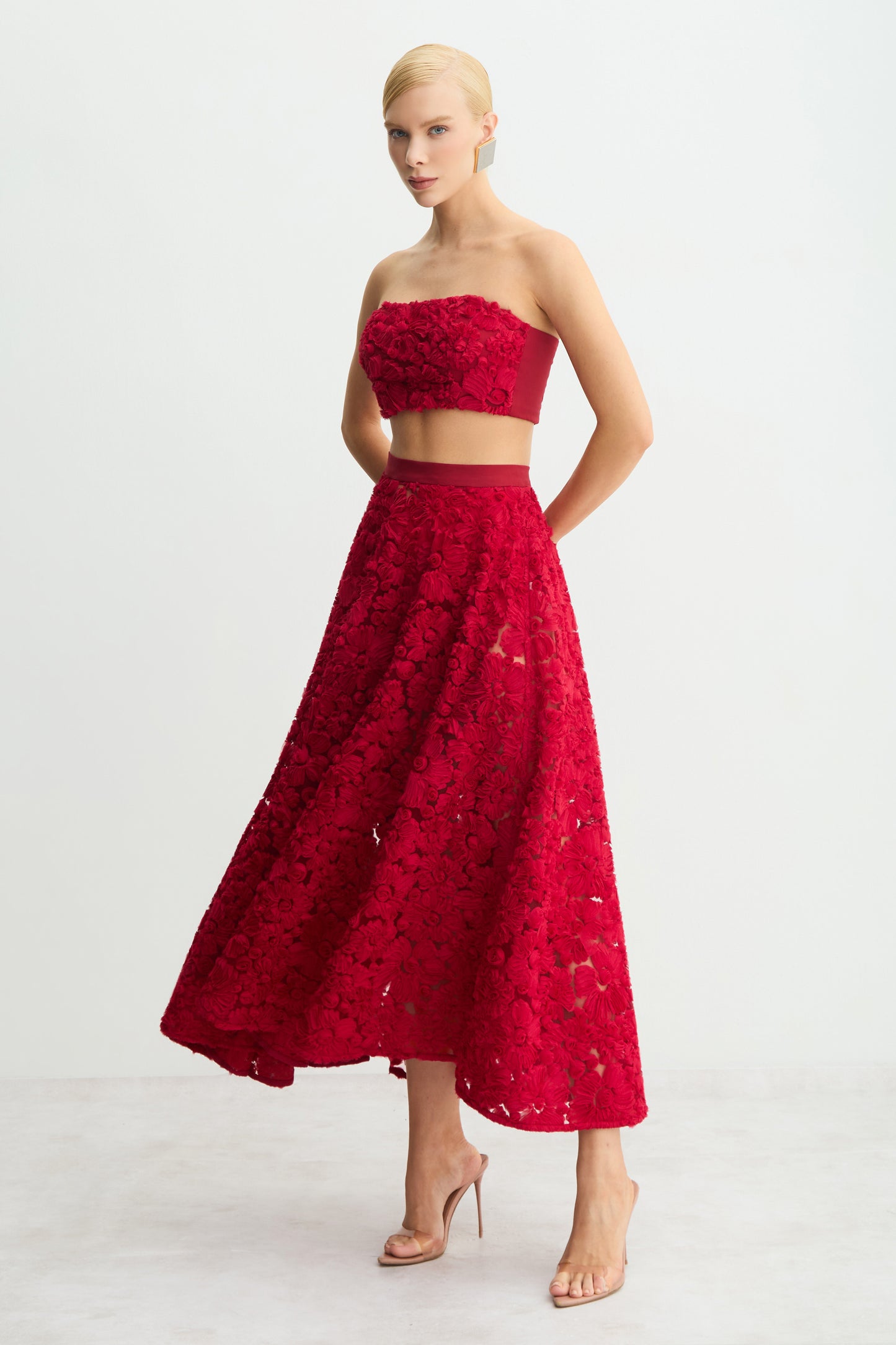TOP TOMARA QUE CAIA EM TULE BORDADO COM ELASTICO COSTAS VERMELHO RUBI