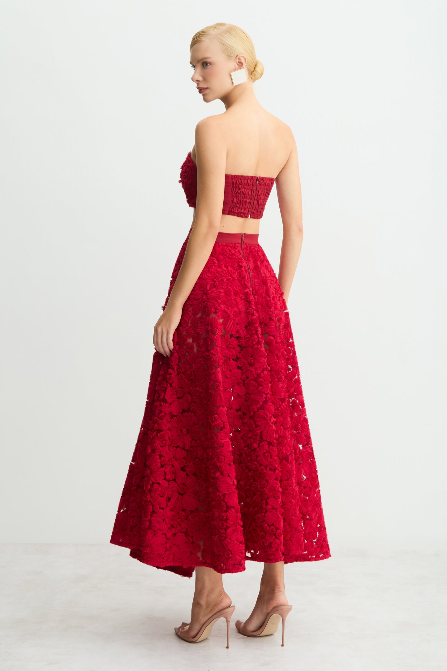 SAIA MIDI COS MEDIO BARRA AMPLA COM BORDADO VERMELHO RUBI