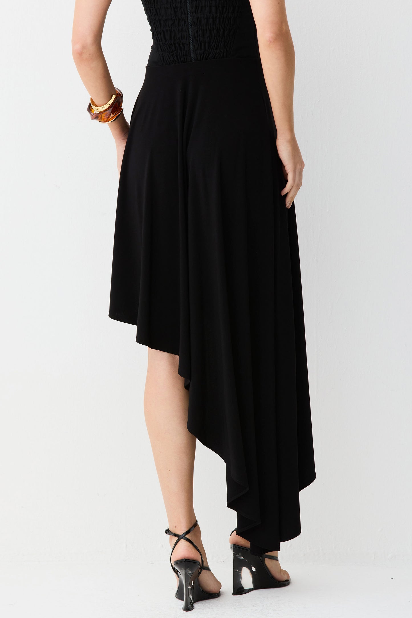 SAIA MIDI COM BARRA ASSIMETRICA FLUIDA PRETO