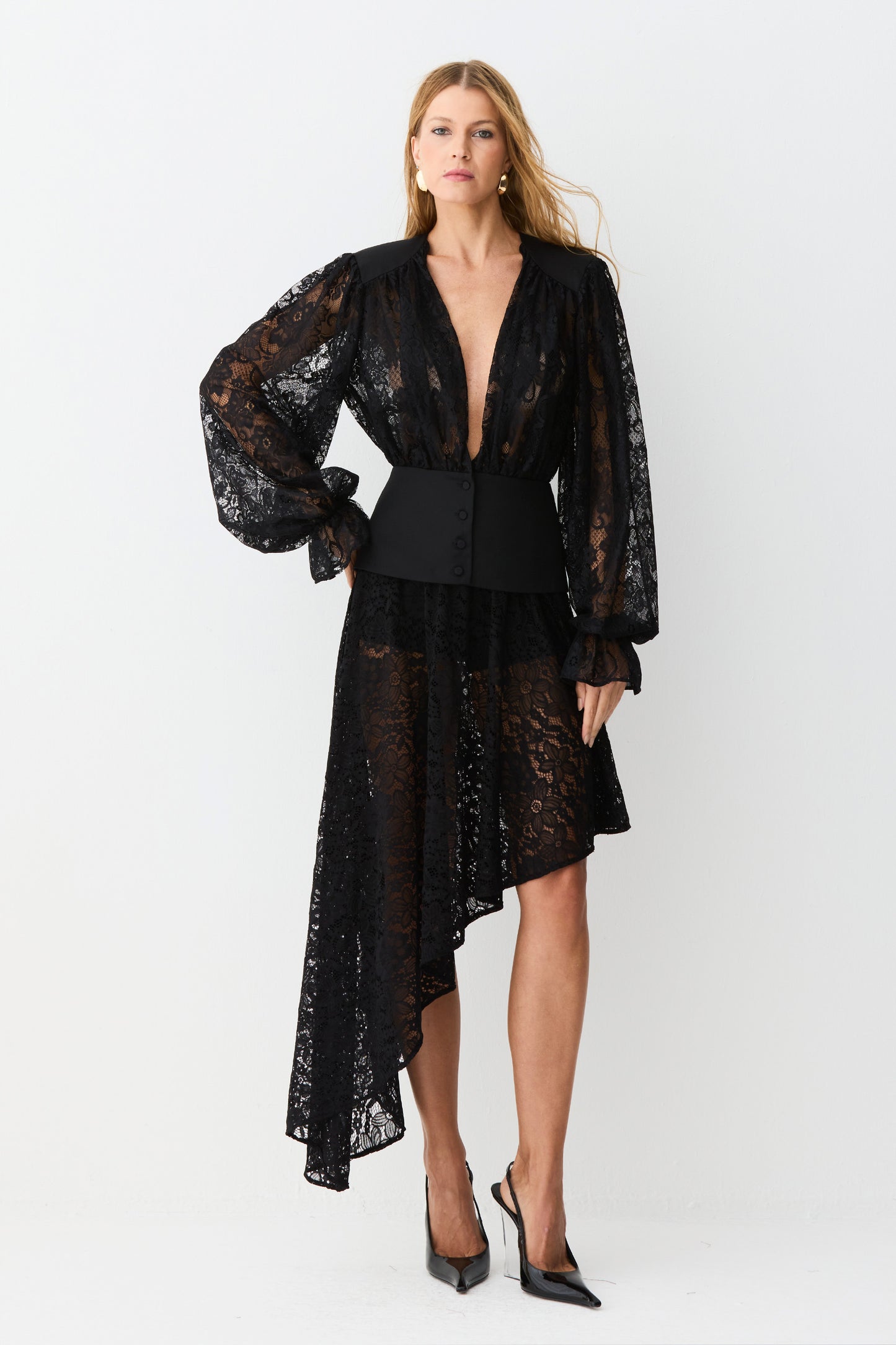 SAIA MIDI BARRA ASSIMETRICA EM RENDA PRETO