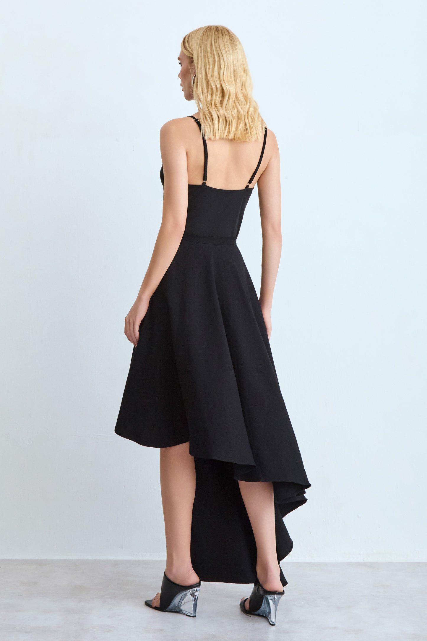 SAIA MIDI BARRA ASSIMETRICA E LATERAL CALDA LONGA PRETO