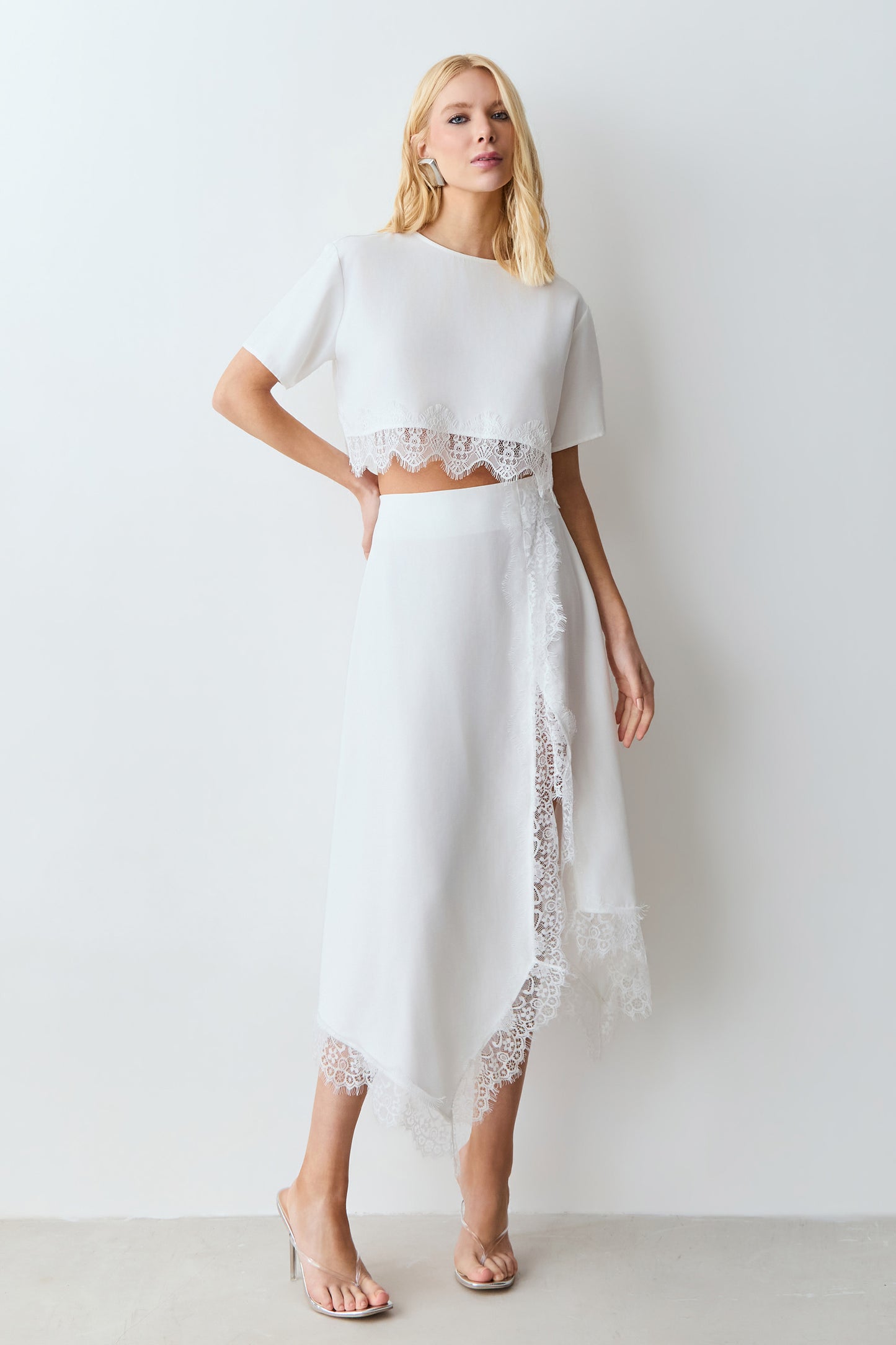 SAIA MIDI COM BARRA E DETALHES EM RENDA OFF WHITE
