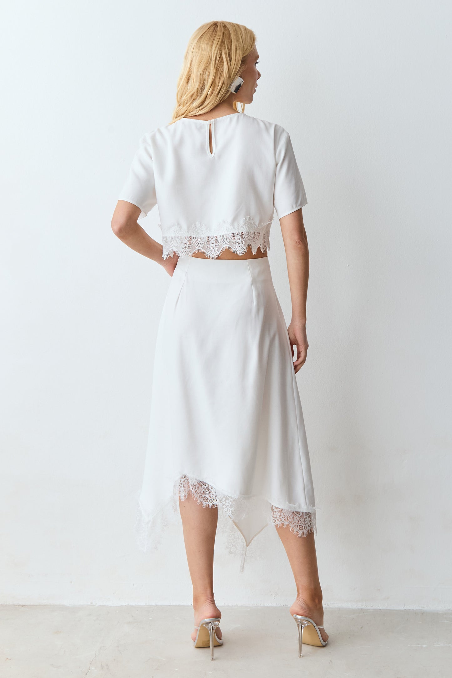 SAIA MIDI COM BARRA E DETALHES EM RENDA OFF WHITE