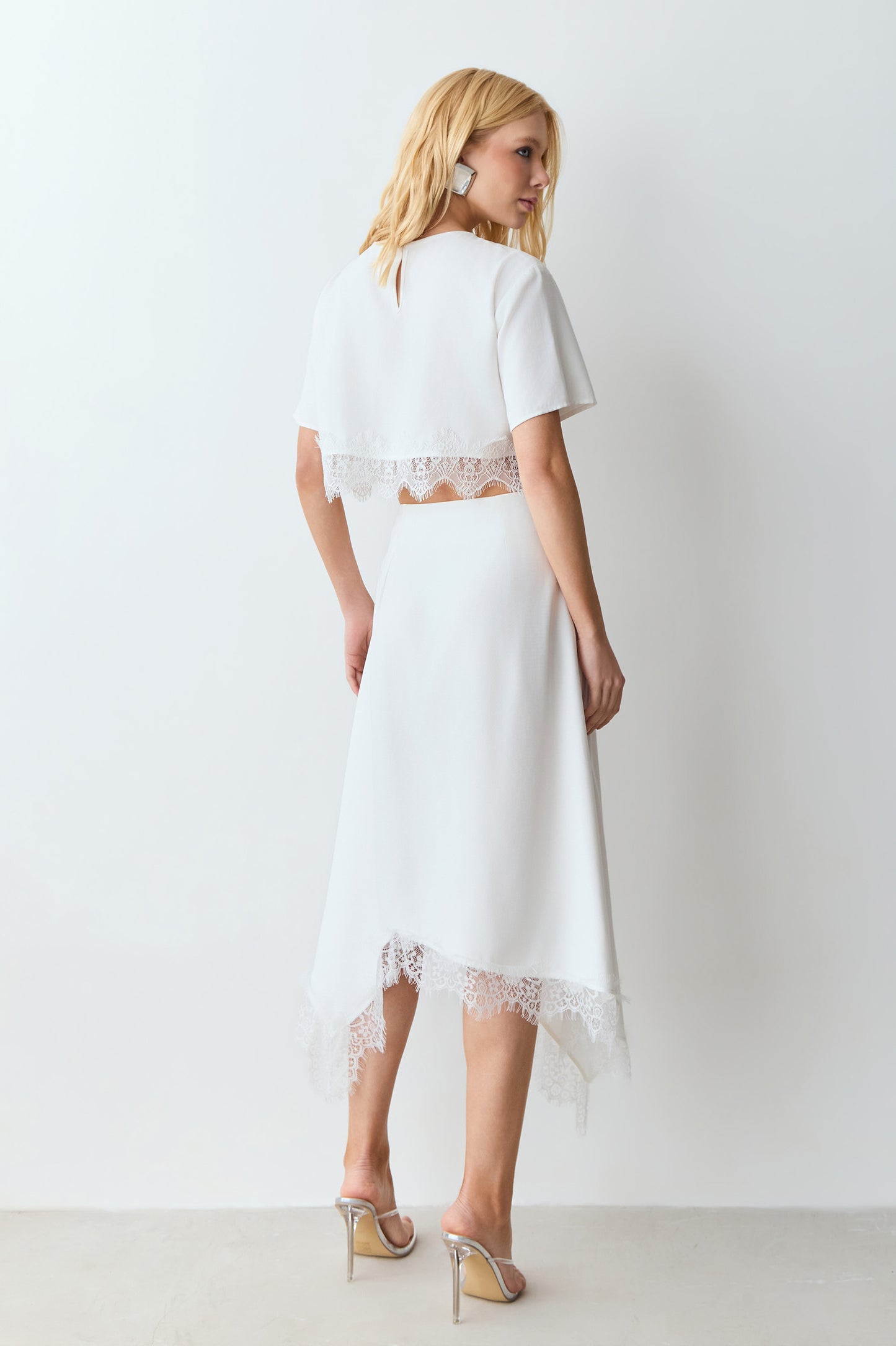 SAIA MIDI COM BARRA E DETALHES EM RENDA OFF WHITE