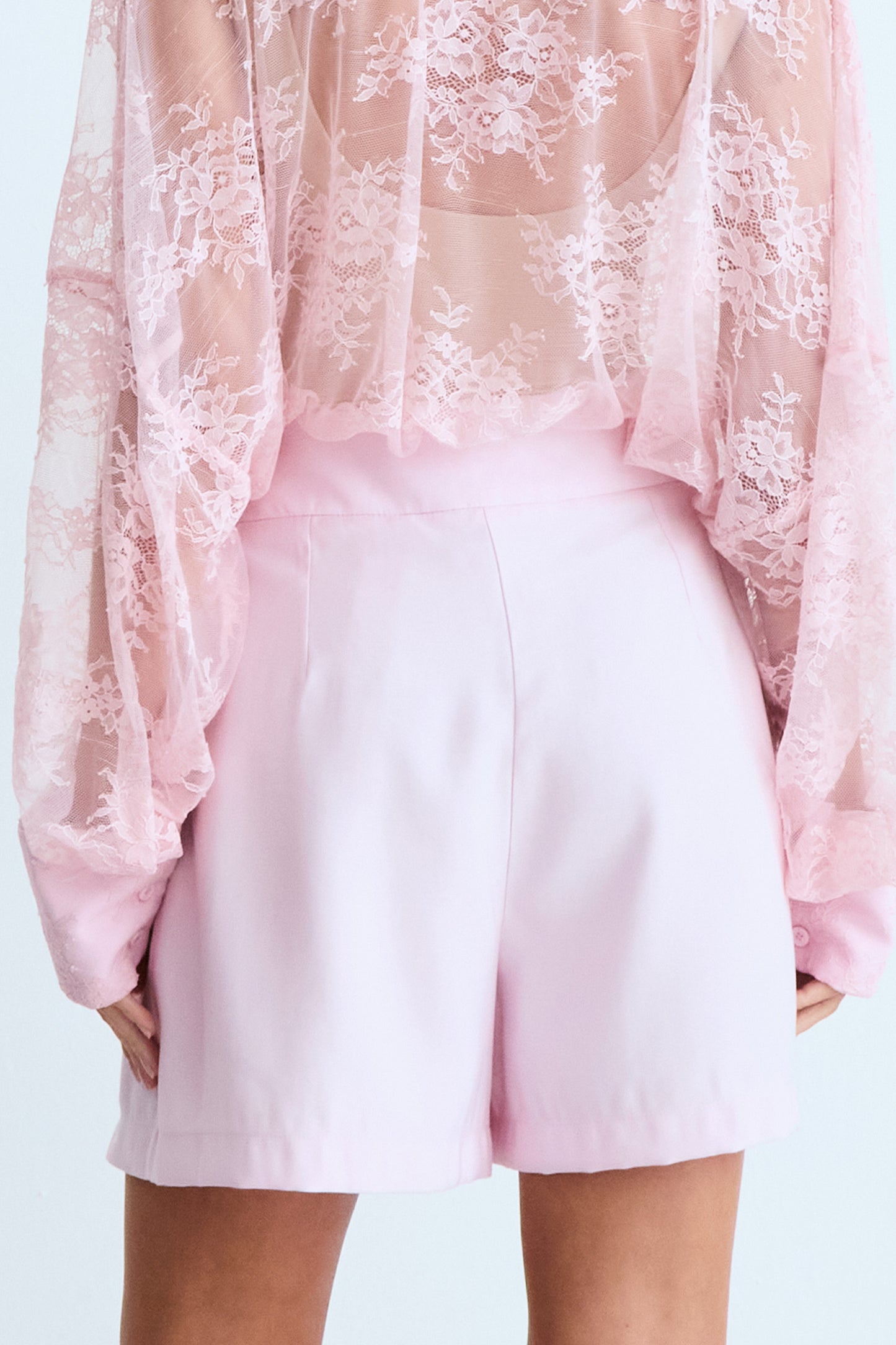 SHORTS CINTURA ALTA ALFAIATARIA COM PREGAS FRONTAL ROSA BEBE