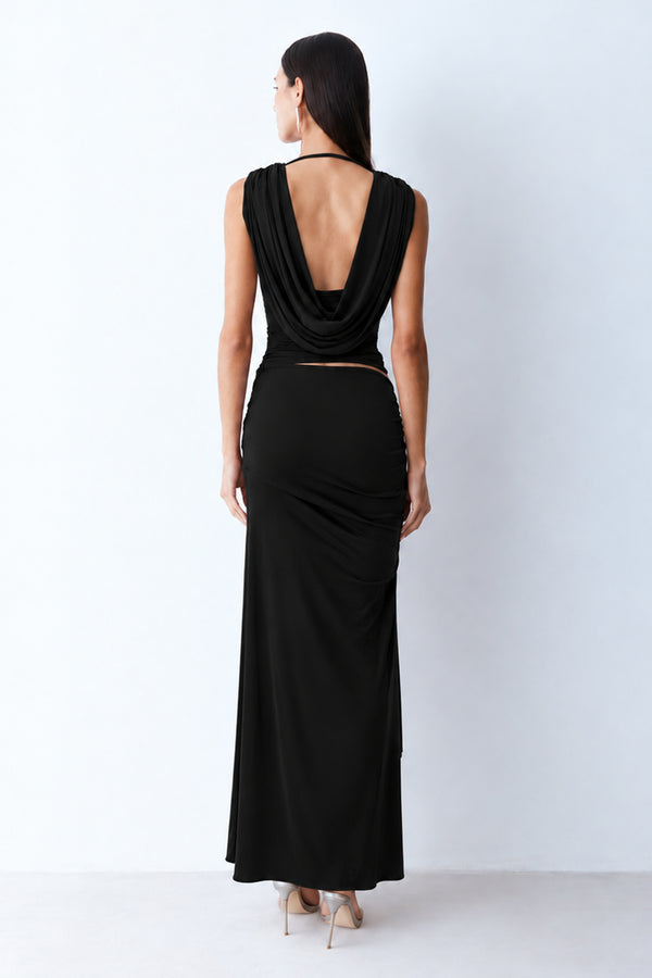 SAIA MIDI ALONGADA COM DRAPEADOS E VOLUME LATERAL PRETO