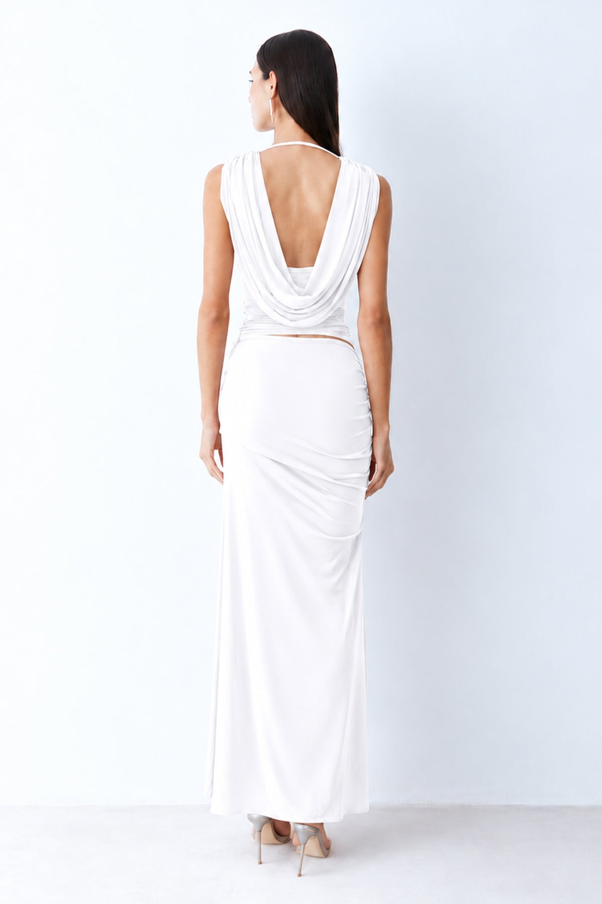 SAIA MIDI ALONGADA COM DRAPEADOS E VOLUME LATERAL OFF WHITE