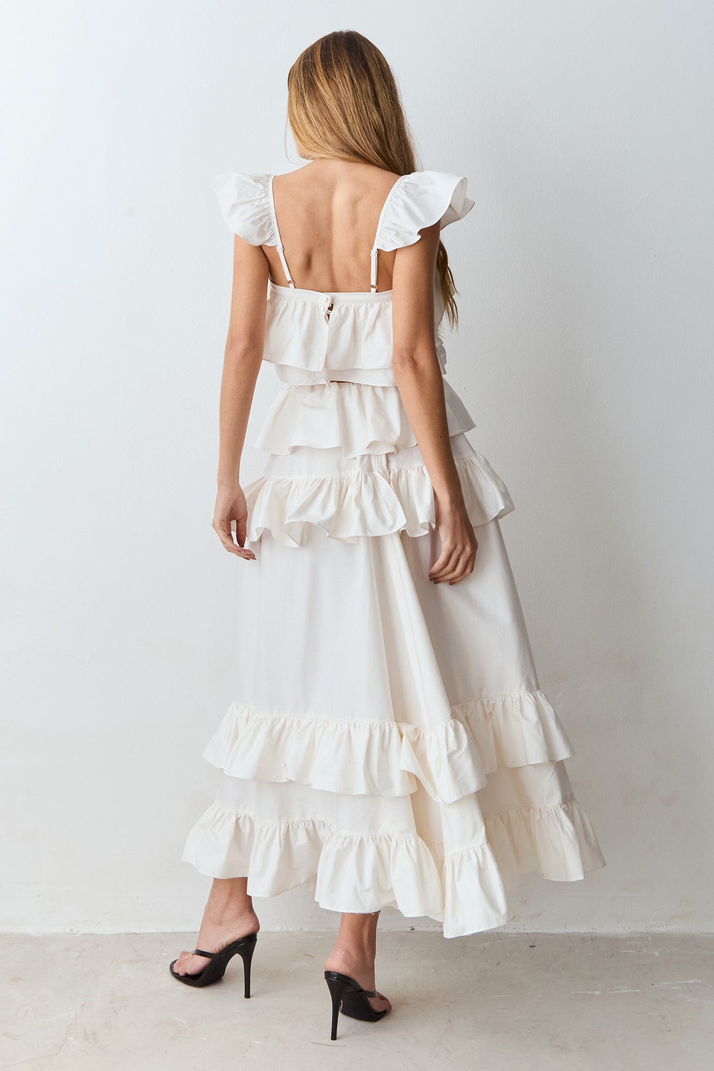 SAIA MIDI COM VOLUME E BABADOS OFF WHITE