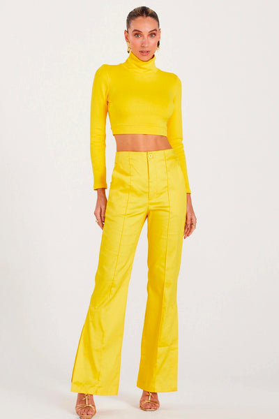 CALÇA RETA COM FENDA NA BARRA AMARELO OURO