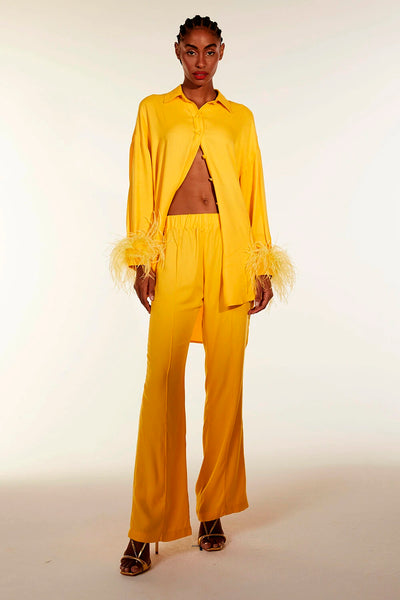 CALÇA RETA FRISO FRENTE AMARELO