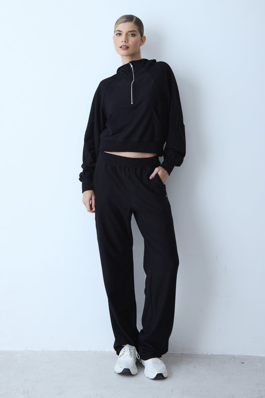 CALCA RETA DE MOLETOM COM ELASTICO NA CINTURA PRETO